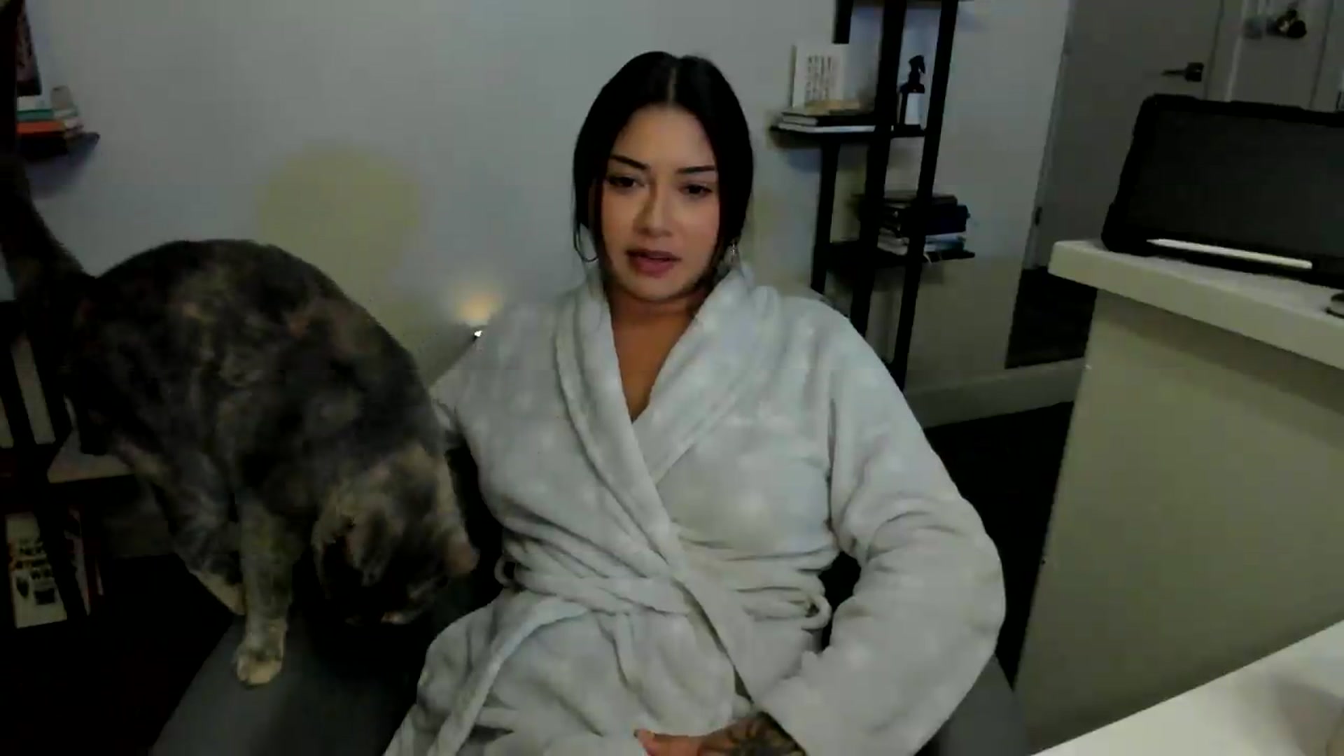 Gallery image thumbnail from YourGoddessLu's myfreecams stream on, 04/26/2026, 06:37 image 3 of 20