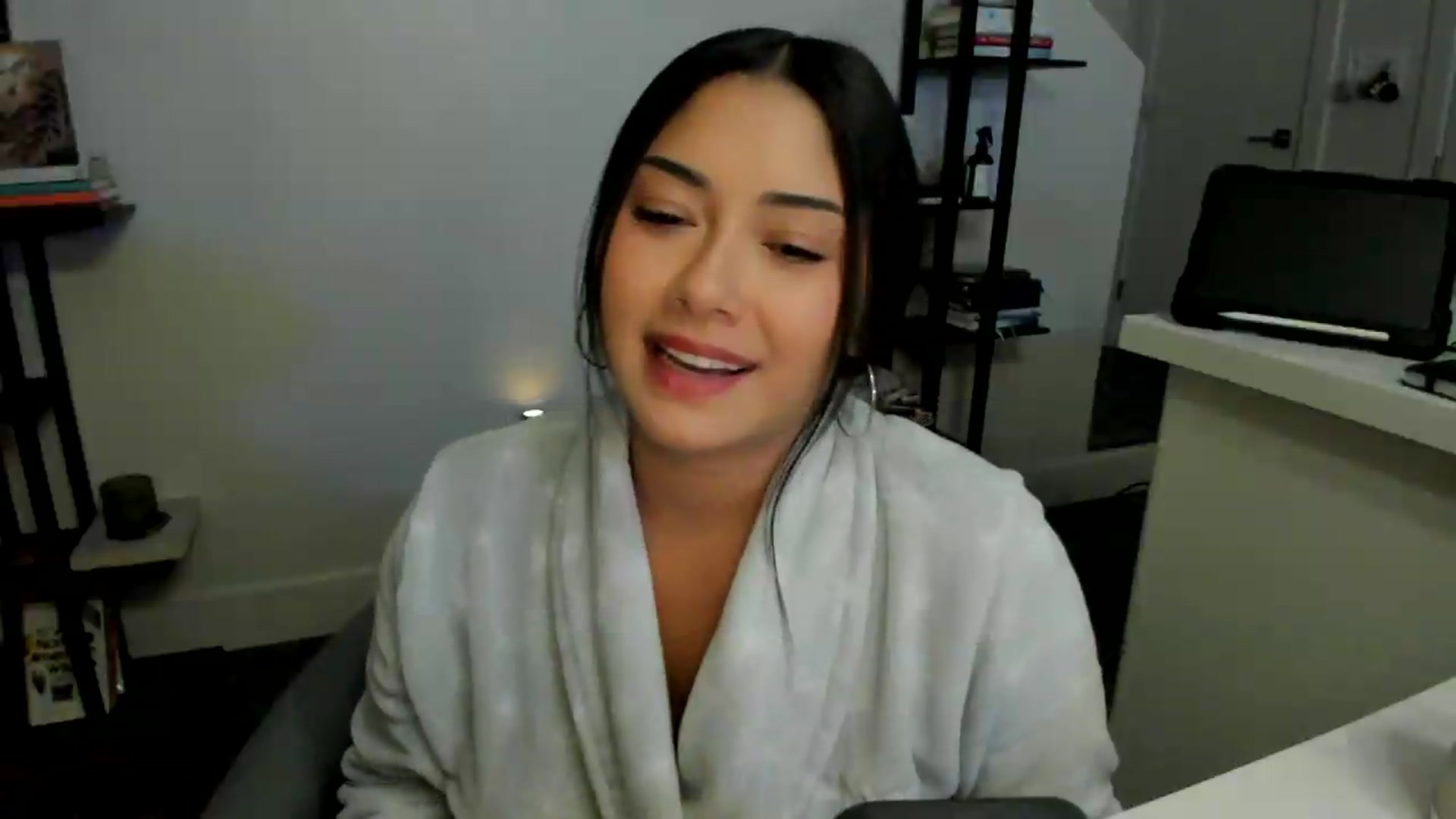 Gallery image thumbnail from YourGoddessLu's myfreecams stream on, 04/26/2026, 06:37 image 4 of 20