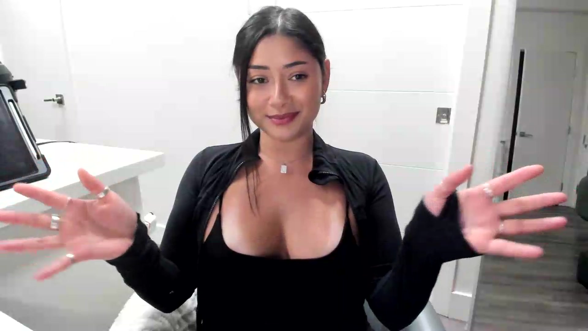 Gallery image thumbnail from YourGoddessLu's myfreecams stream on, 04/30/2026, 04:29 image 2 of 20