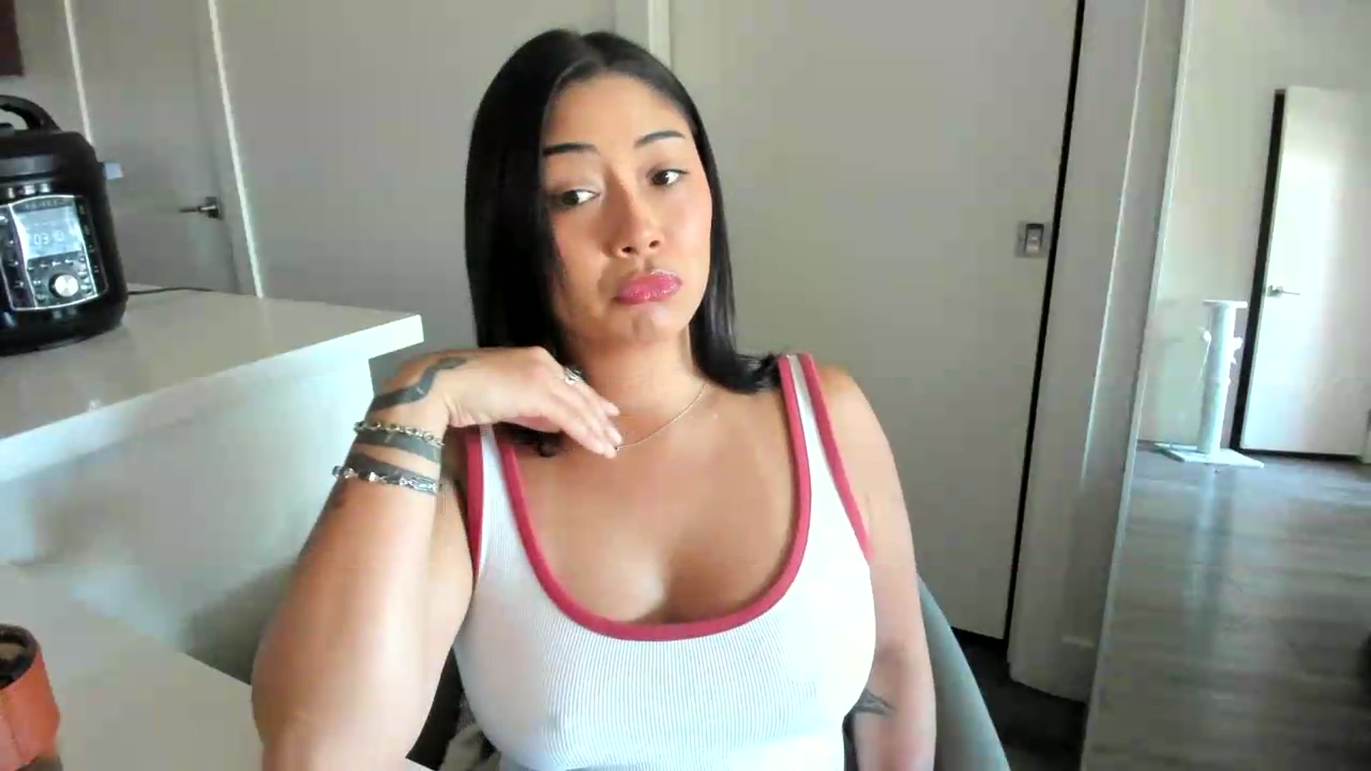 Gallery image thumbnail from YourGoddessLu's myfreecams stream on, 04/30/2026, 19:10 image 14 of 20