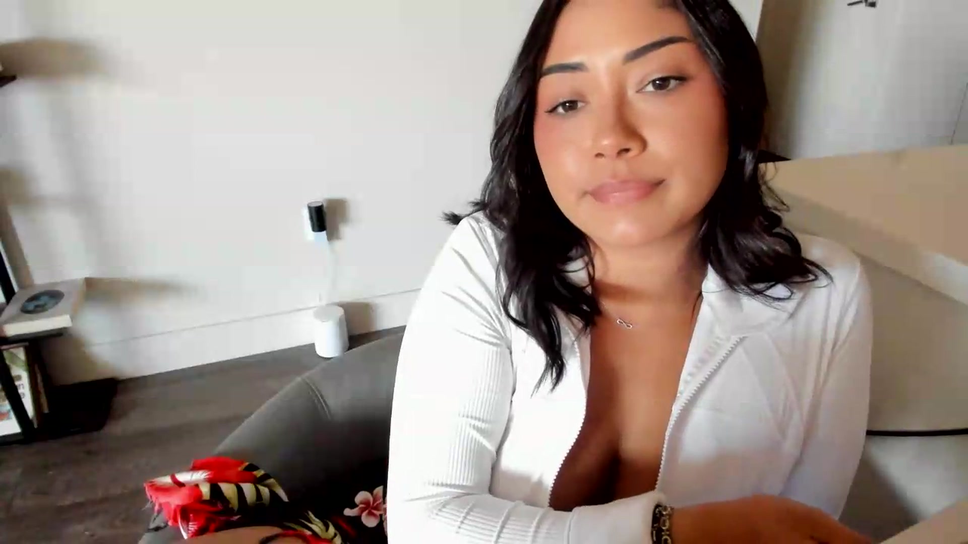Gallery image thumbnail from YourGoddessLu's myfreecams stream on, 05/01/2026, 20:01 image 14 of 20