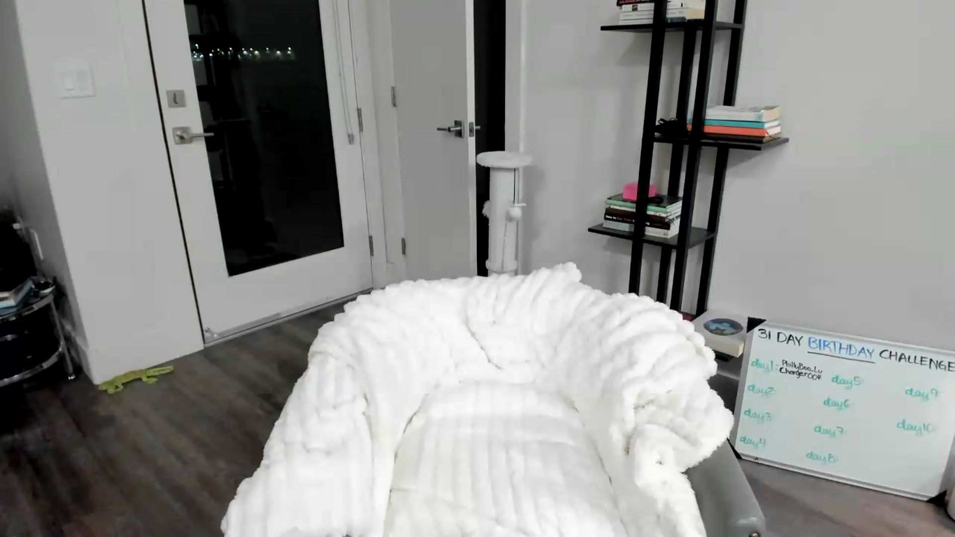 Gallery image thumbnail from YourGoddessLu's myfreecams stream on, 05/02/2026, 03:38 image 11 of 20