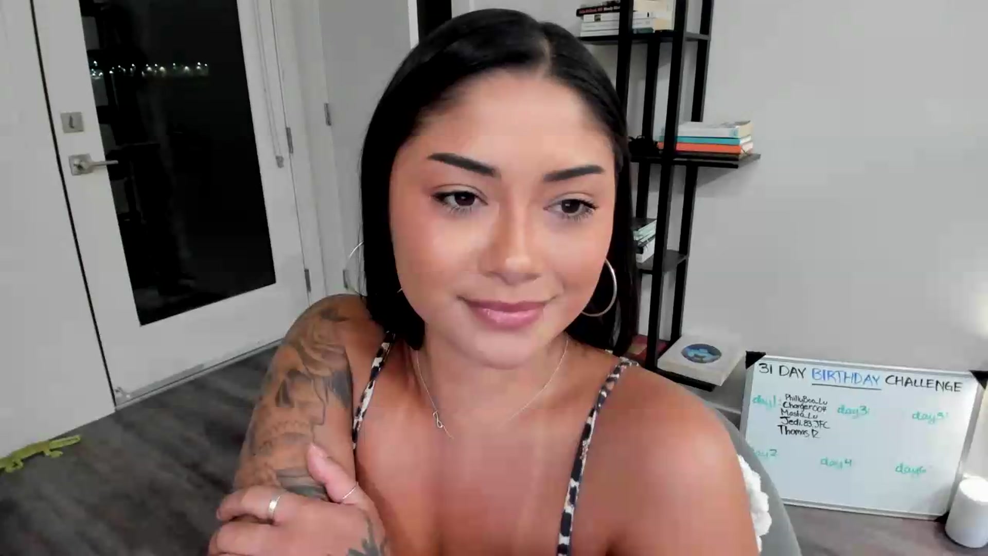 Gallery image thumbnail from YourGoddessLu's myfreecams stream on, 05/02/2026, 05:43 image 12 of 20