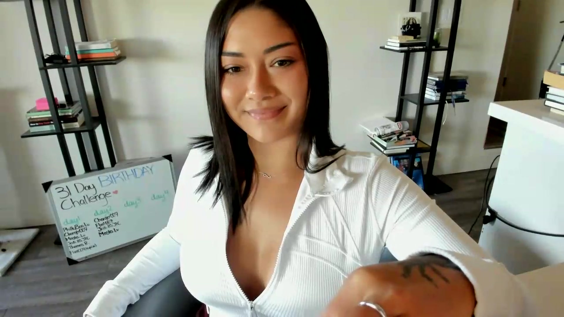 Gallery image thumbnail from YourGoddessLu's myfreecams stream on, 05/02/2026, 20:52 image 9 of 20