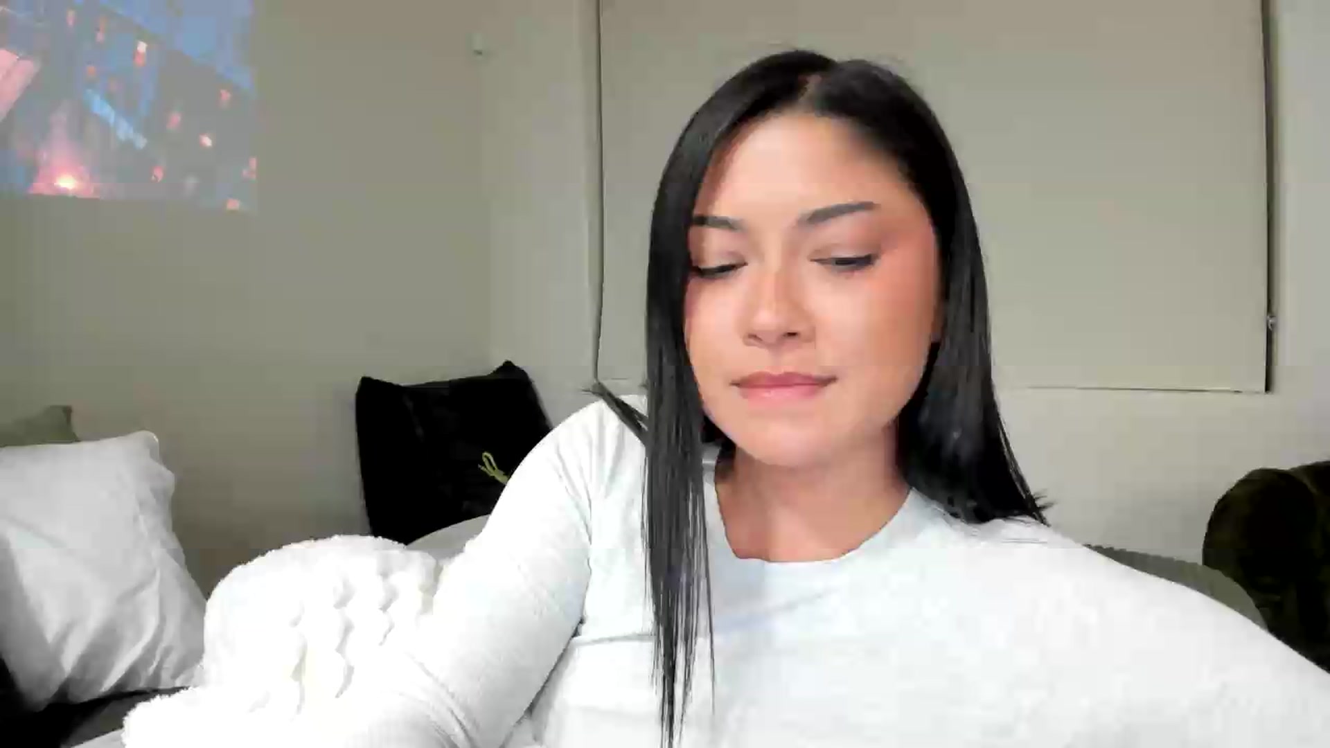 Gallery image thumbnail from YourGoddessLu's myfreecams stream on, 05/05/2026, 05:33 image 2 of 20