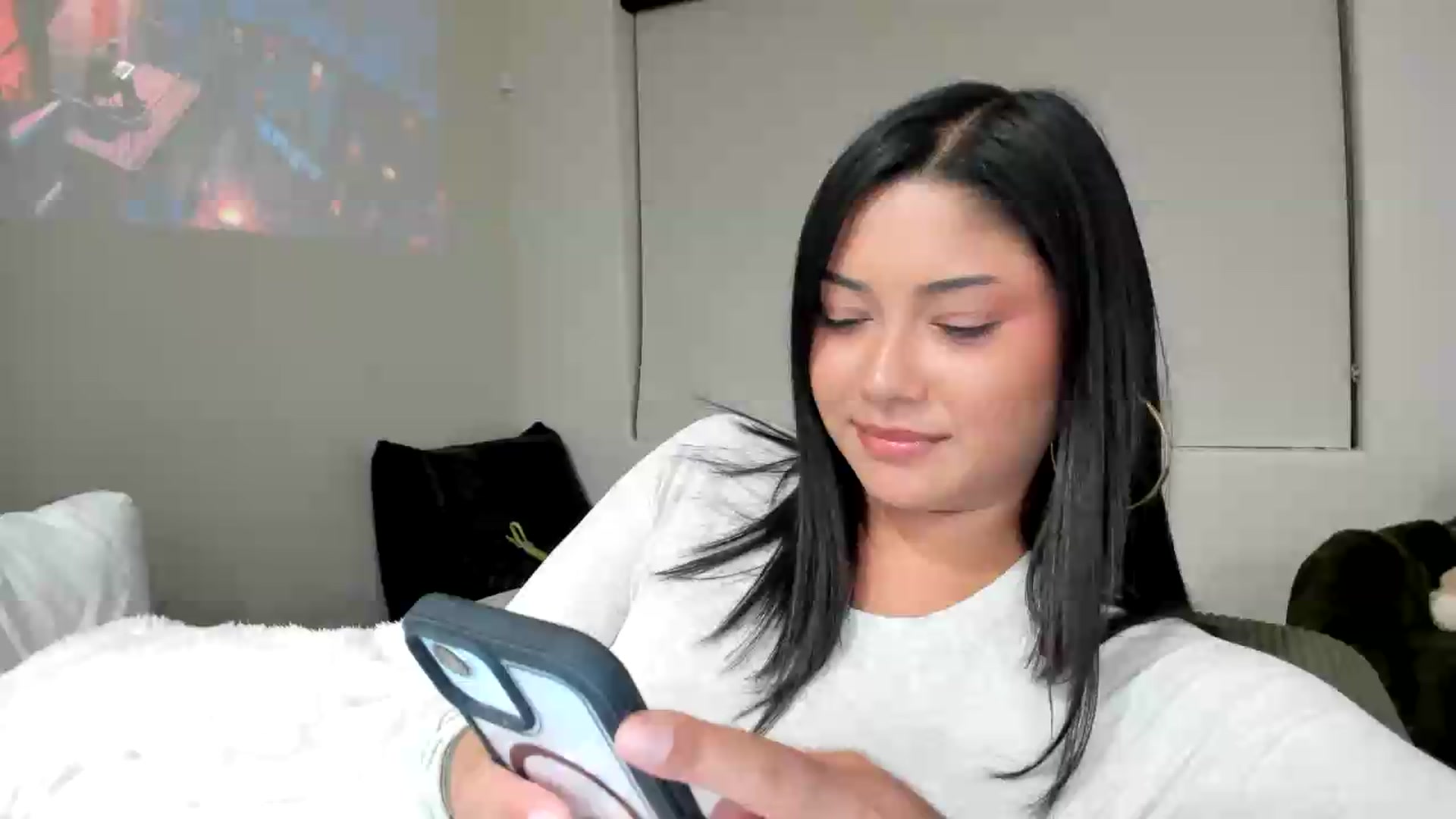 Gallery image thumbnail from YourGoddessLu's myfreecams stream on, 05/05/2026, 05:33 image 10 of 20