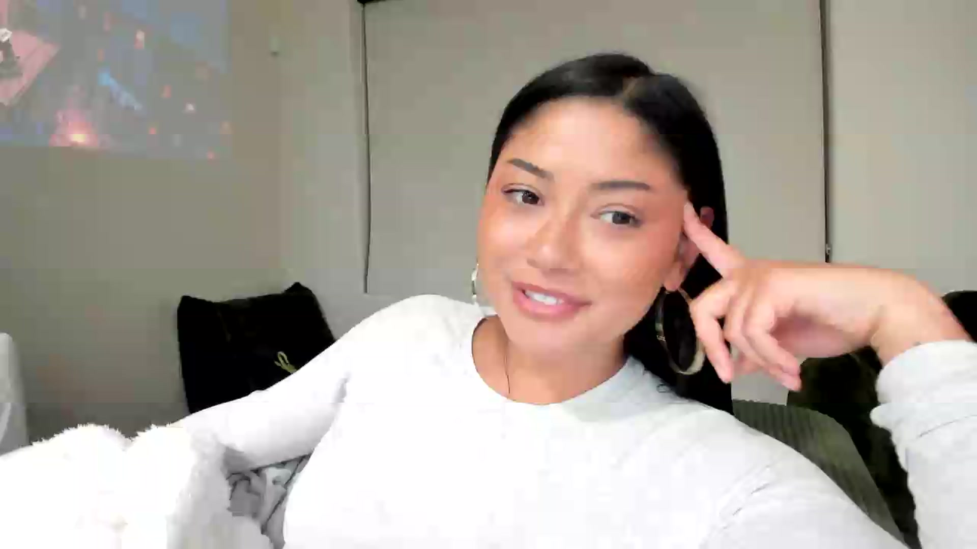 Gallery image thumbnail from YourGoddessLu's myfreecams stream on, 05/05/2026, 05:33 image 16 of 20