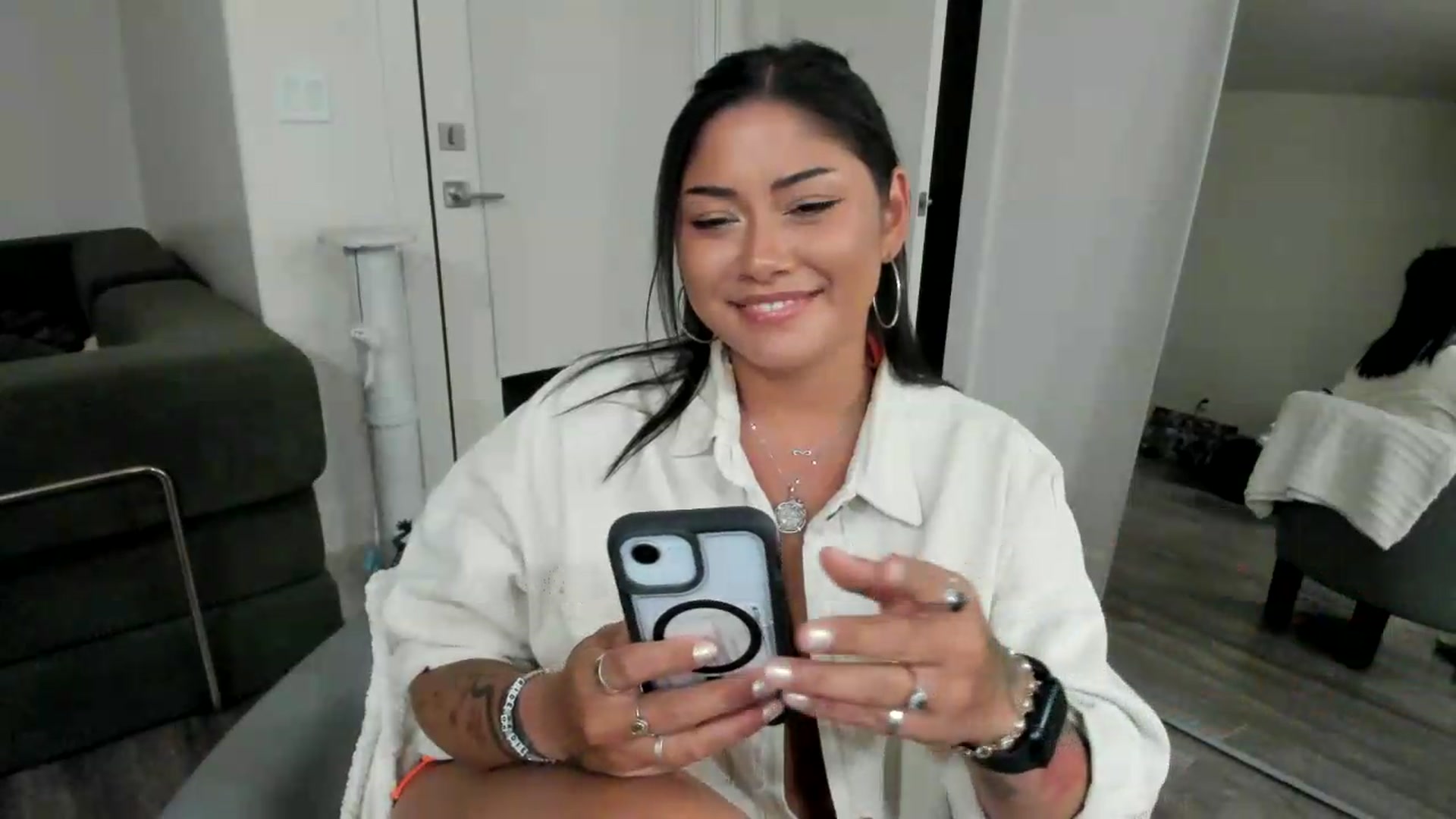 Gallery image thumbnail from YourGoddessLu's myfreecams stream on, 05/24/2026, 06:38 image 2 of 20