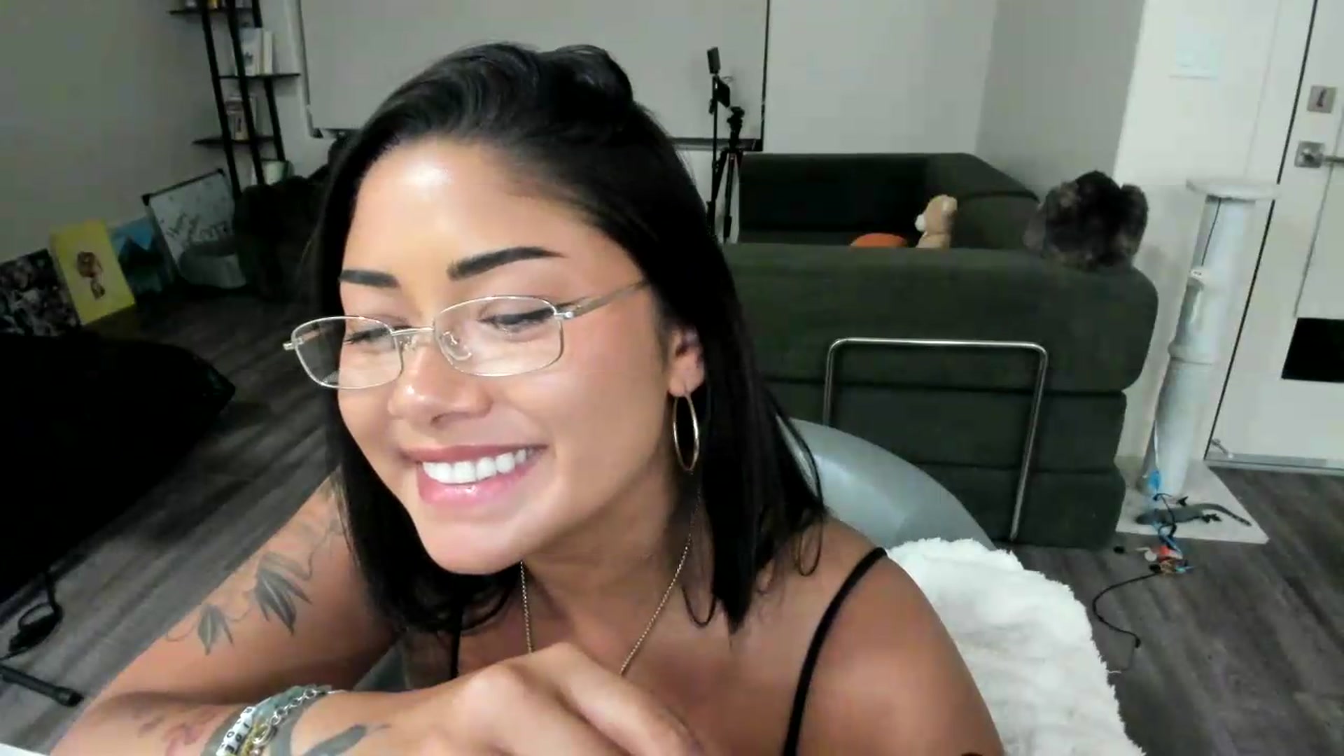 Gallery image thumbnail from YourGoddessLu's myfreecams stream on, 05/30/2026, 08:03 image 18 of 20