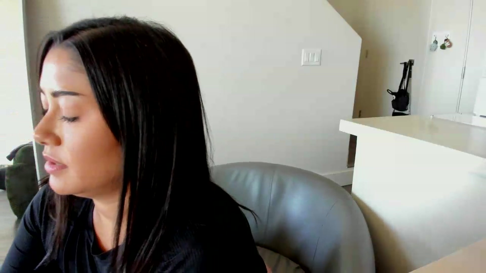 Gallery image thumbnail from YourGoddessLu's myfreecams stream on, 06/04/2026, 19:14 image 7 of 20