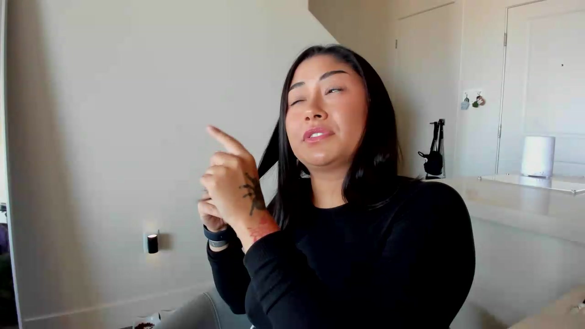 Gallery image thumbnail from YourGoddessLu's myfreecams stream on, 06/04/2026, 19:14 image 17 of 20