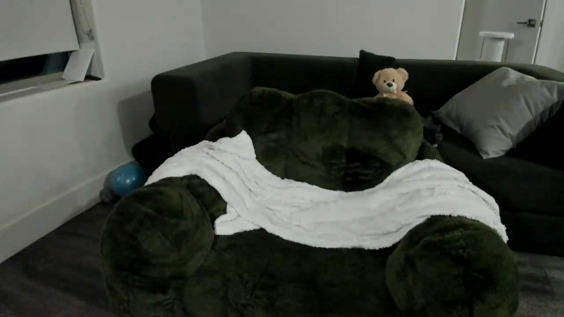 Gallery image thumbnail from YourGoddessLu's myfreecams stream on, 06/06/2026, 05:45 image 5 of 20