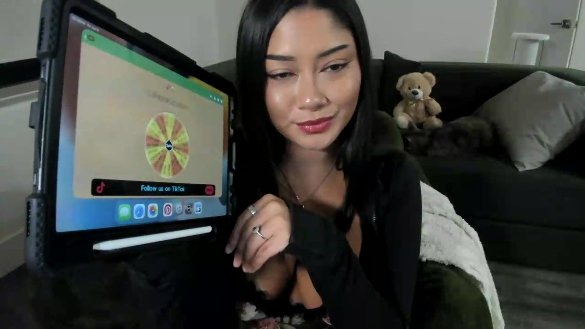 Gallery image thumbnail from YourGoddessLu's myfreecams stream on, 06/06/2026, 05:45 image 13 of 20