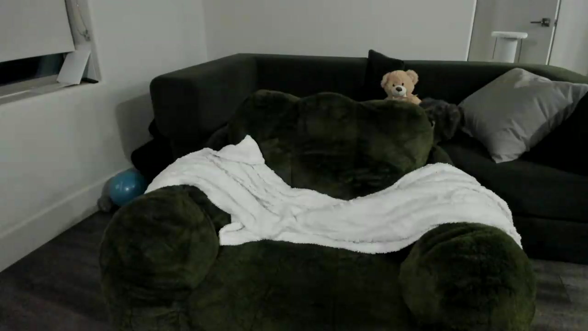 Gallery image thumbnail from YourGoddessLu's myfreecams stream on, 06/06/2026, 05:45 image 10 of 20