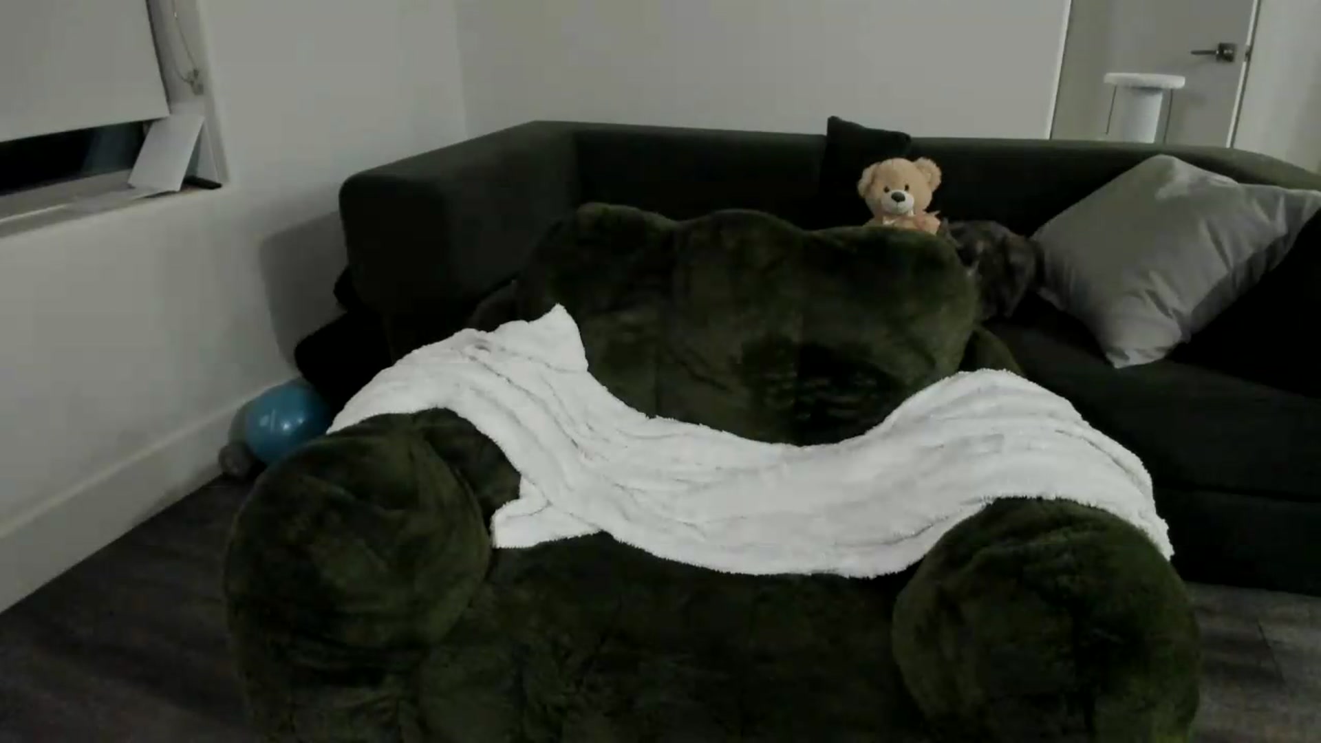 Gallery image thumbnail from YourGoddessLu's myfreecams stream on, 06/06/2026, 05:45 image 8 of 20