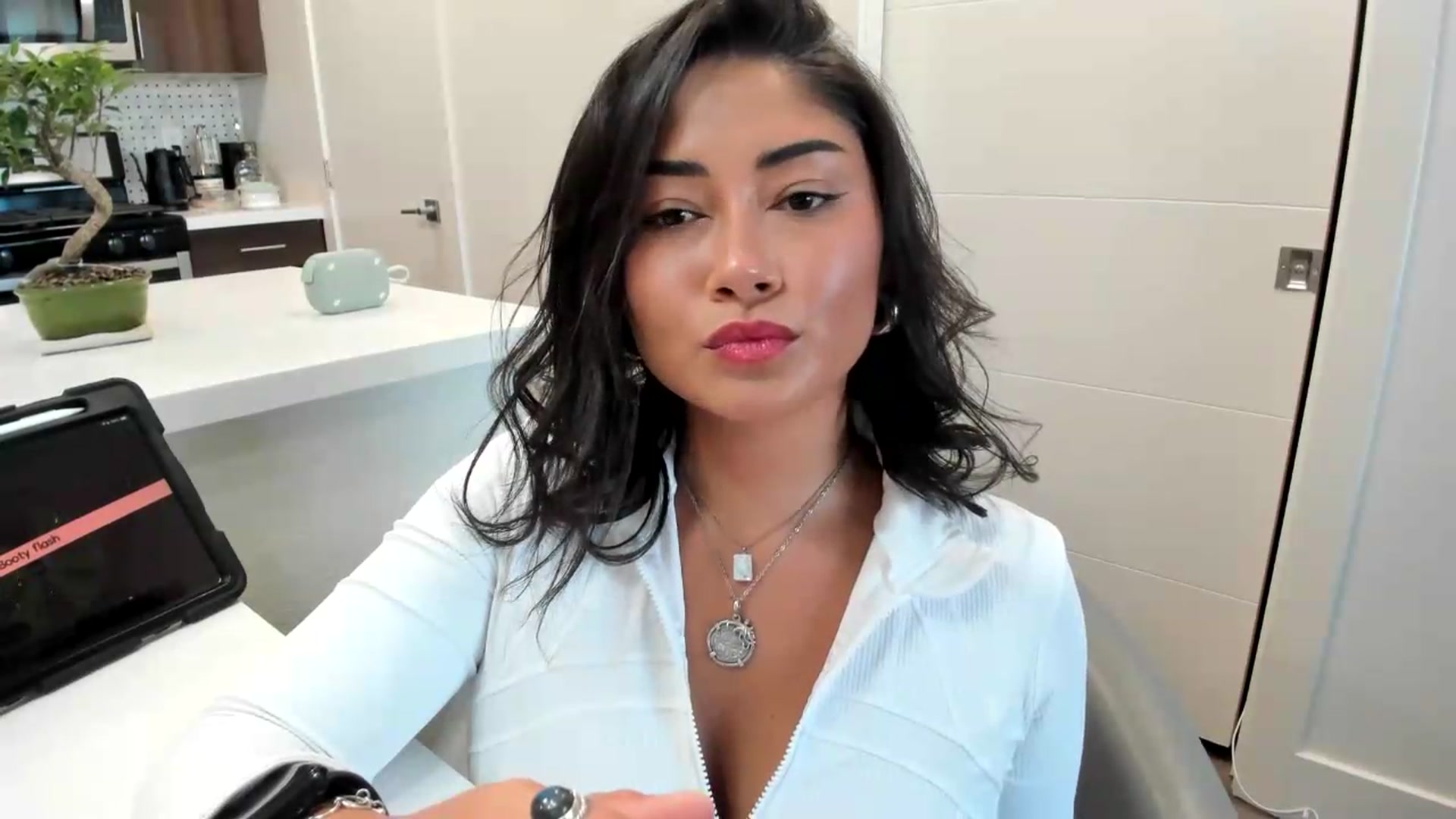 Gallery image thumbnail from YourGoddessLu's myfreecams stream on, 06/07/2026, 02:38 image 16 of 20