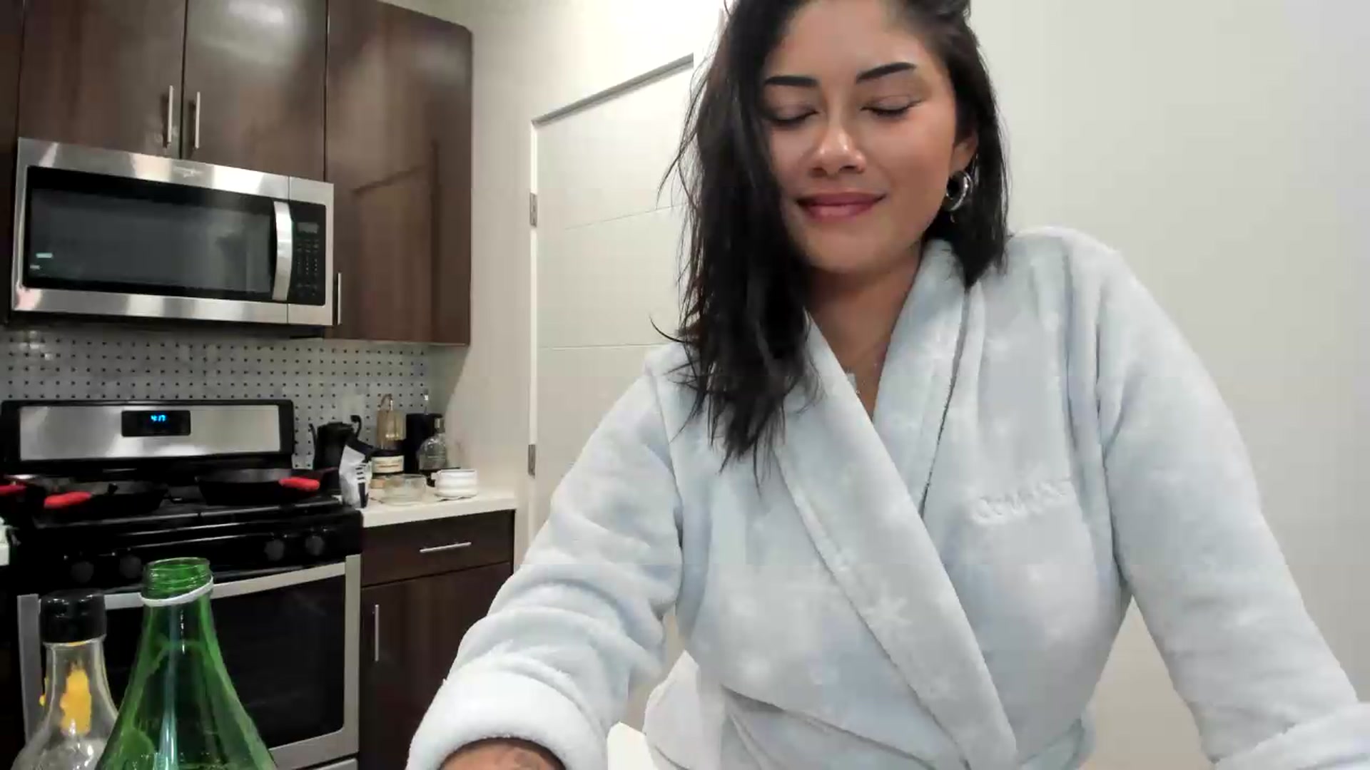 Gallery image thumbnail from YourGoddessLu's myfreecams stream on, 06/07/2026, 11:34 image 17 of 20
