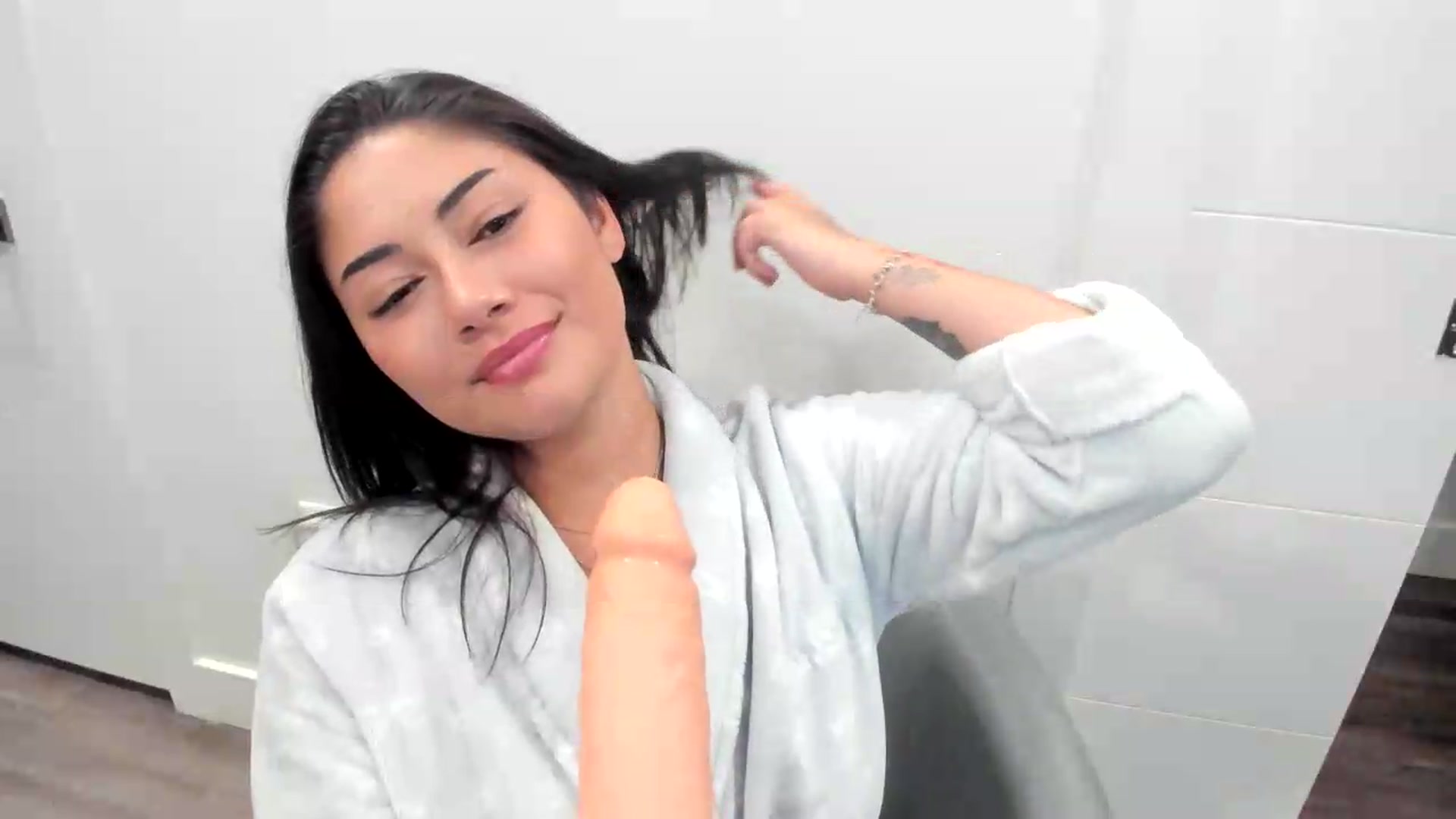 Gallery image thumbnail from YourGoddessLu's myfreecams stream on, 06/07/2026, 12:25 image 5 of 20