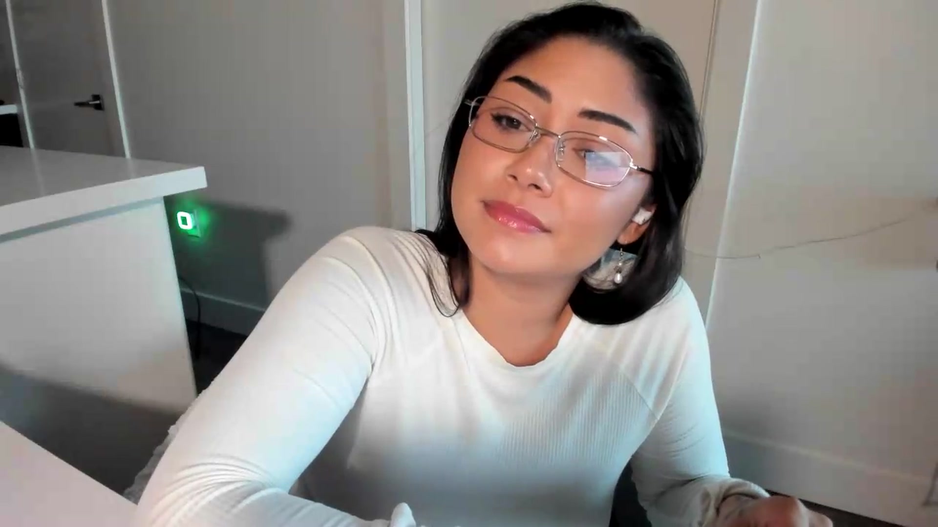 Gallery image thumbnail from YourGoddessLu's myfreecams stream on, 06/19/2026, 04:04 image 8 of 20