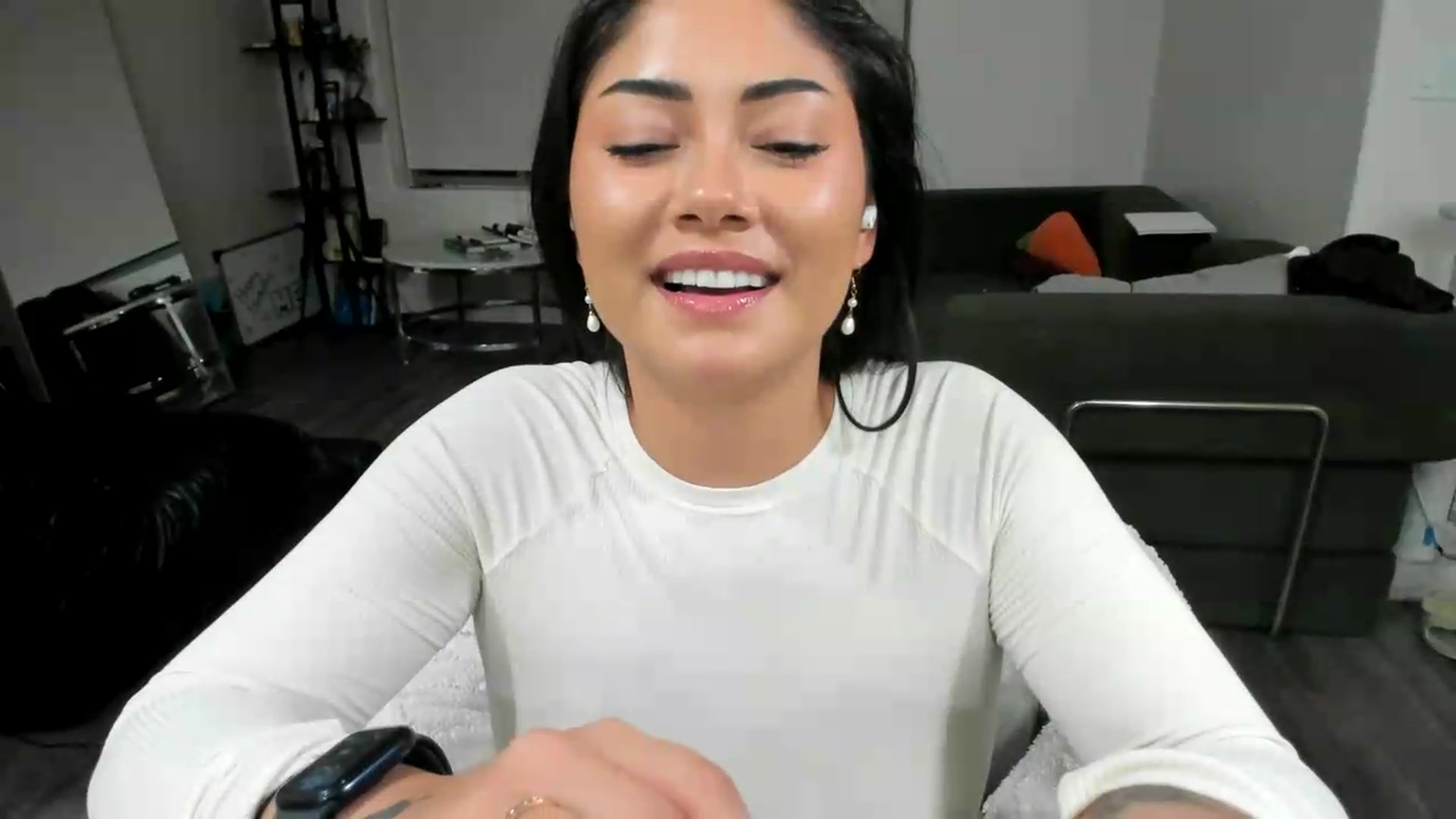 Gallery image thumbnail from YourGoddessLu's myfreecams stream on, 06/19/2026, 04:45 image 10 of 20
