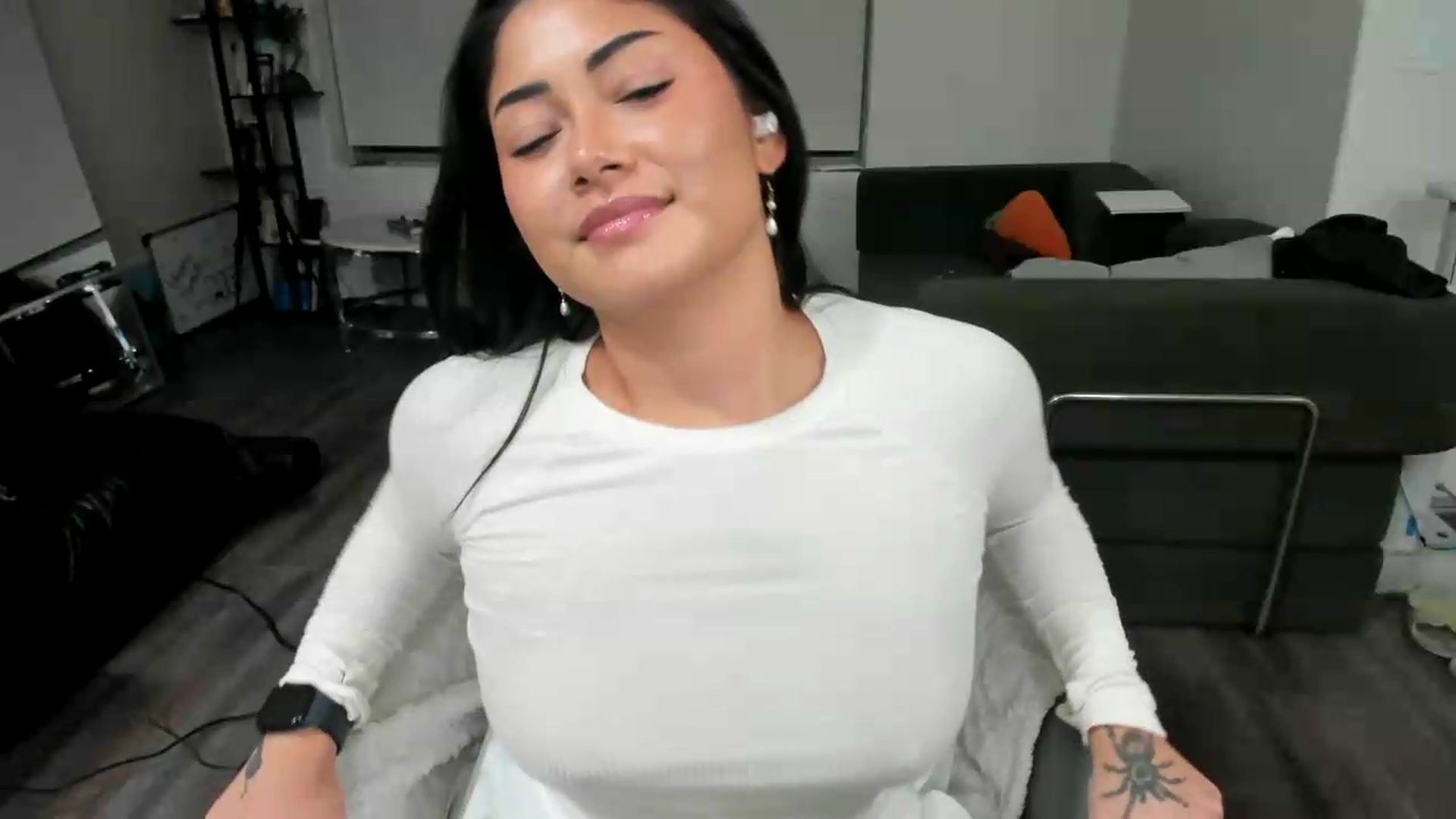 Gallery image thumbnail from YourGoddessLu's myfreecams stream on, 06/19/2026, 04:45 image 13 of 20