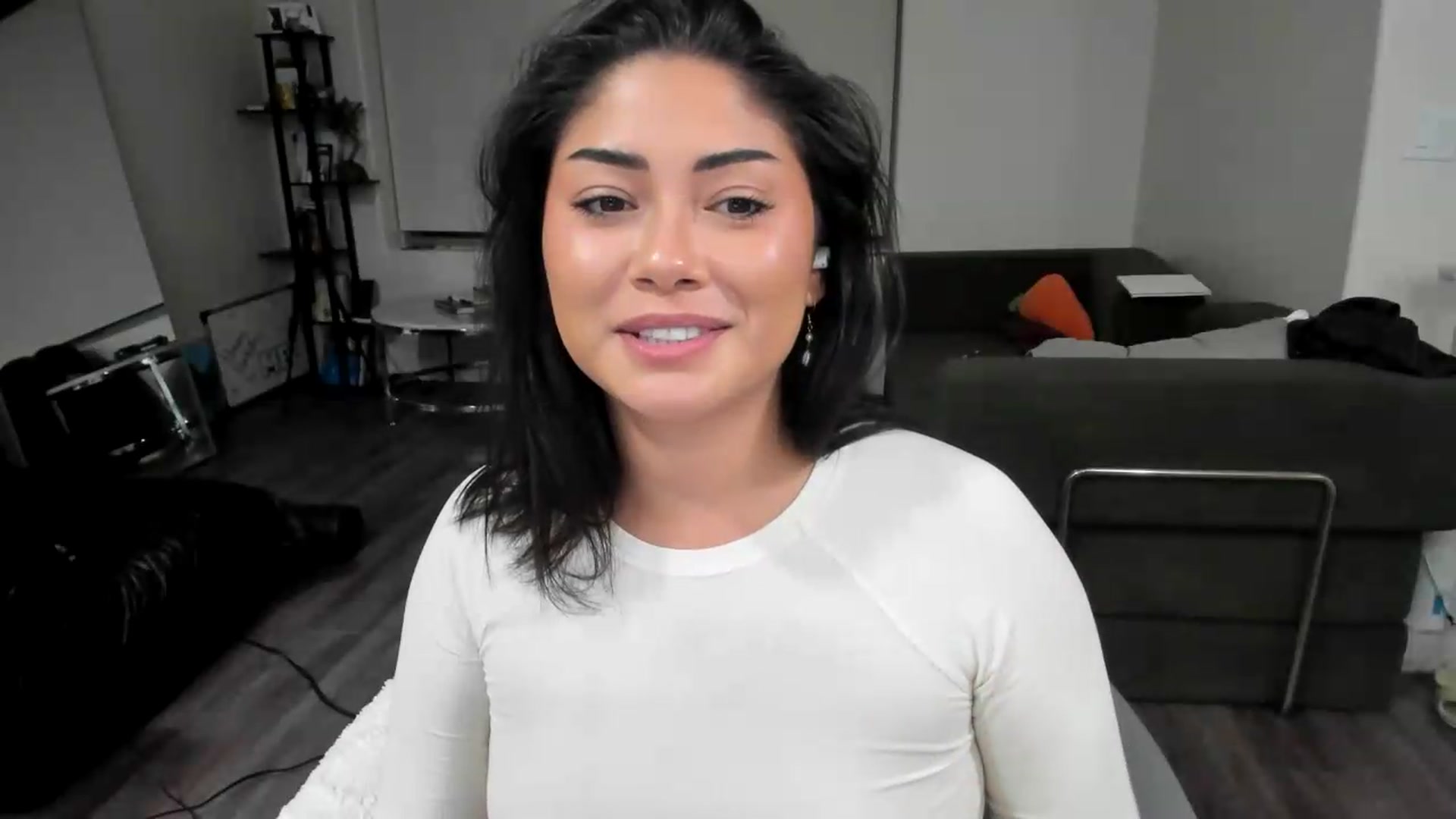 Gallery image thumbnail from YourGoddessLu's myfreecams stream on, 06/19/2026, 05:10 image 13 of 20