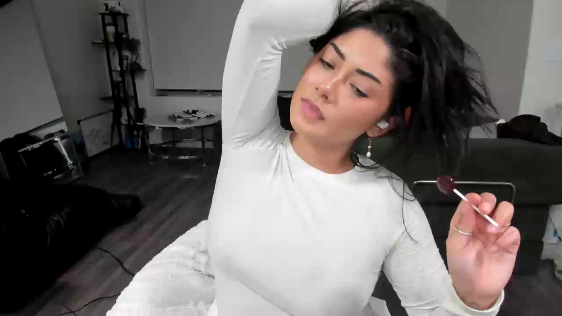 Gallery image thumbnail from YourGoddessLu's myfreecams stream on, 06/19/2026, 05:10 image 1 of 20