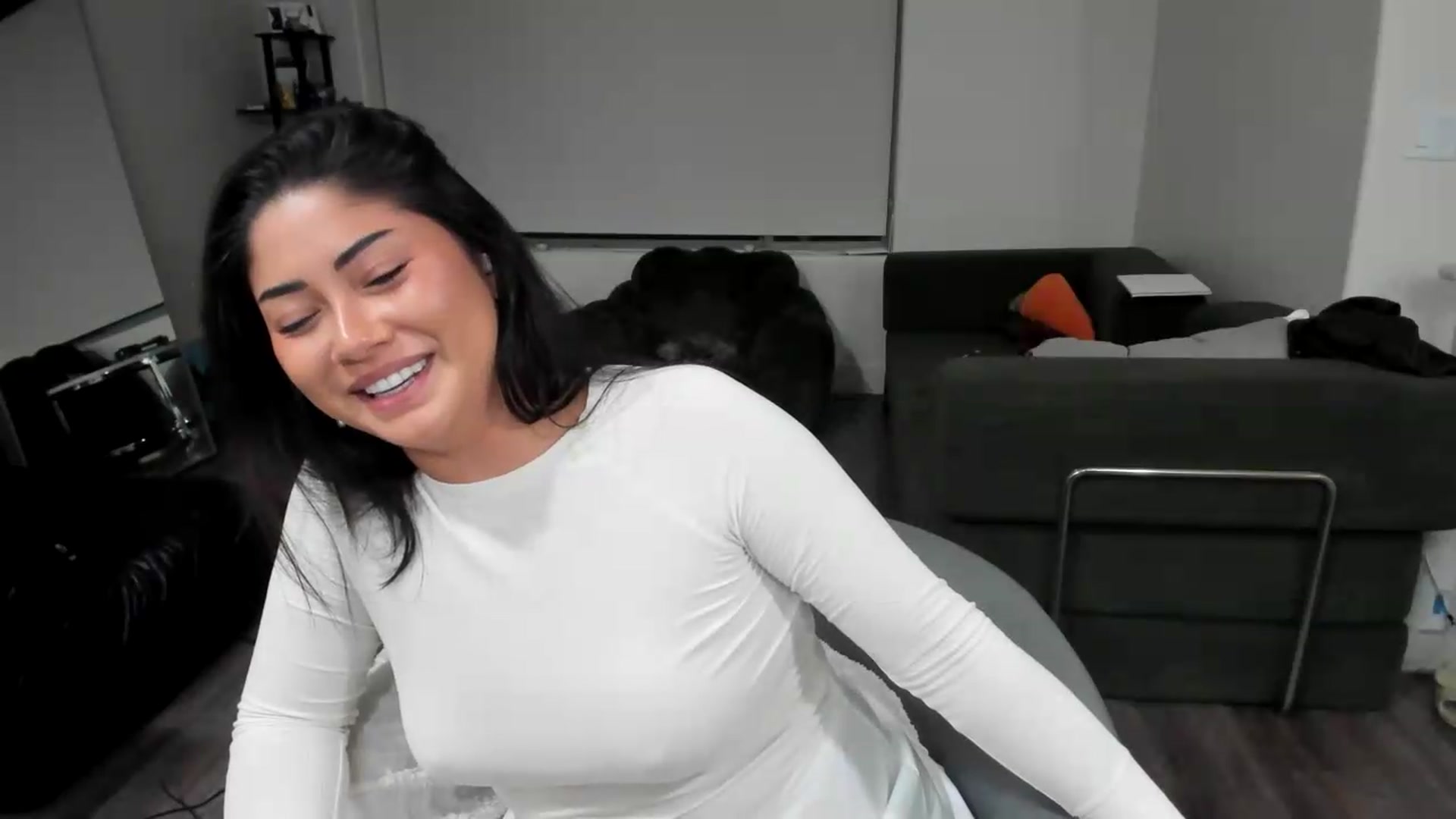 Gallery image thumbnail from YourGoddessLu's myfreecams stream on, 06/19/2026, 05:10 image 9 of 20
