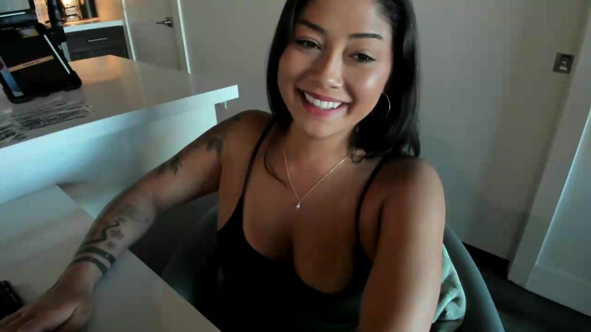 Gallery image thumbnail from YourGoddessLu's myfreecams stream on, 06/21/2026, 02:38 image 18 of 20