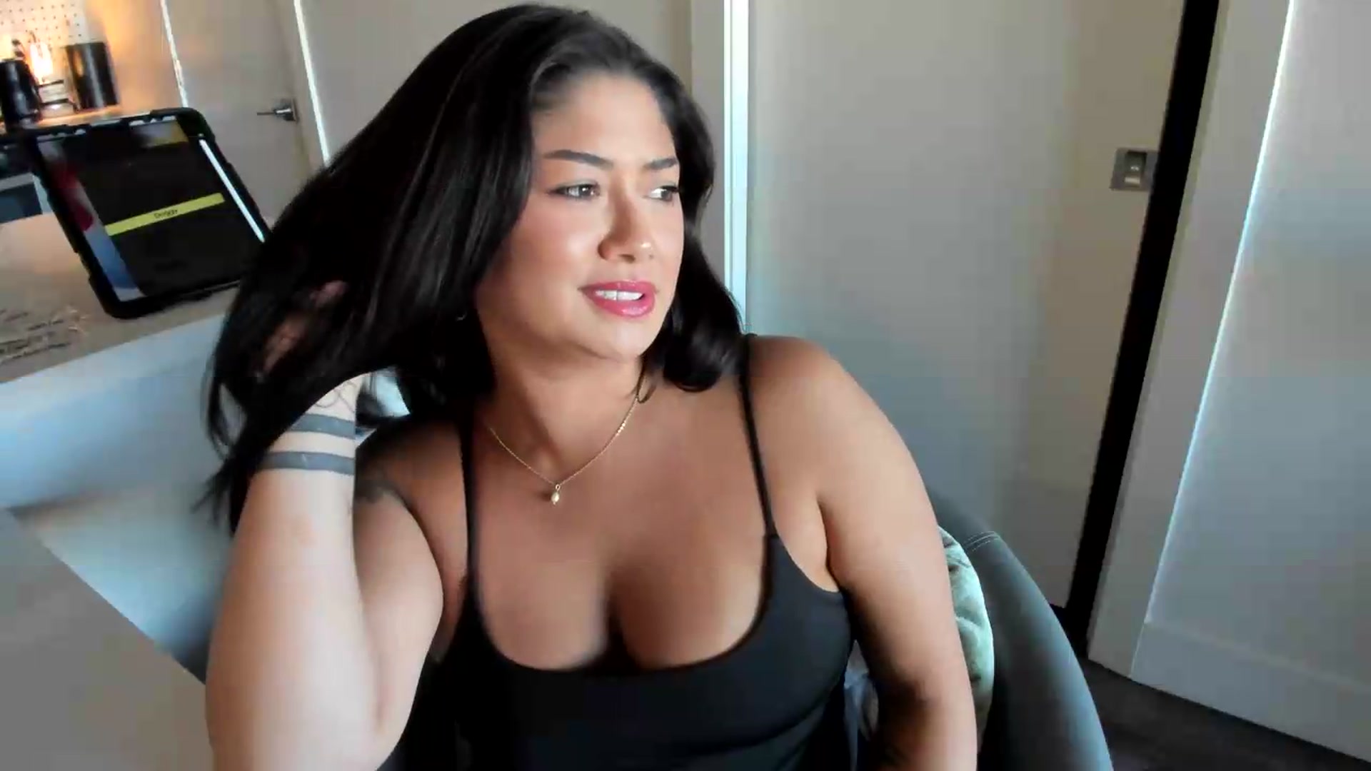 Gallery image thumbnail from YourGoddessLu's myfreecams stream on, 06/21/2026, 02:38 image 8 of 20