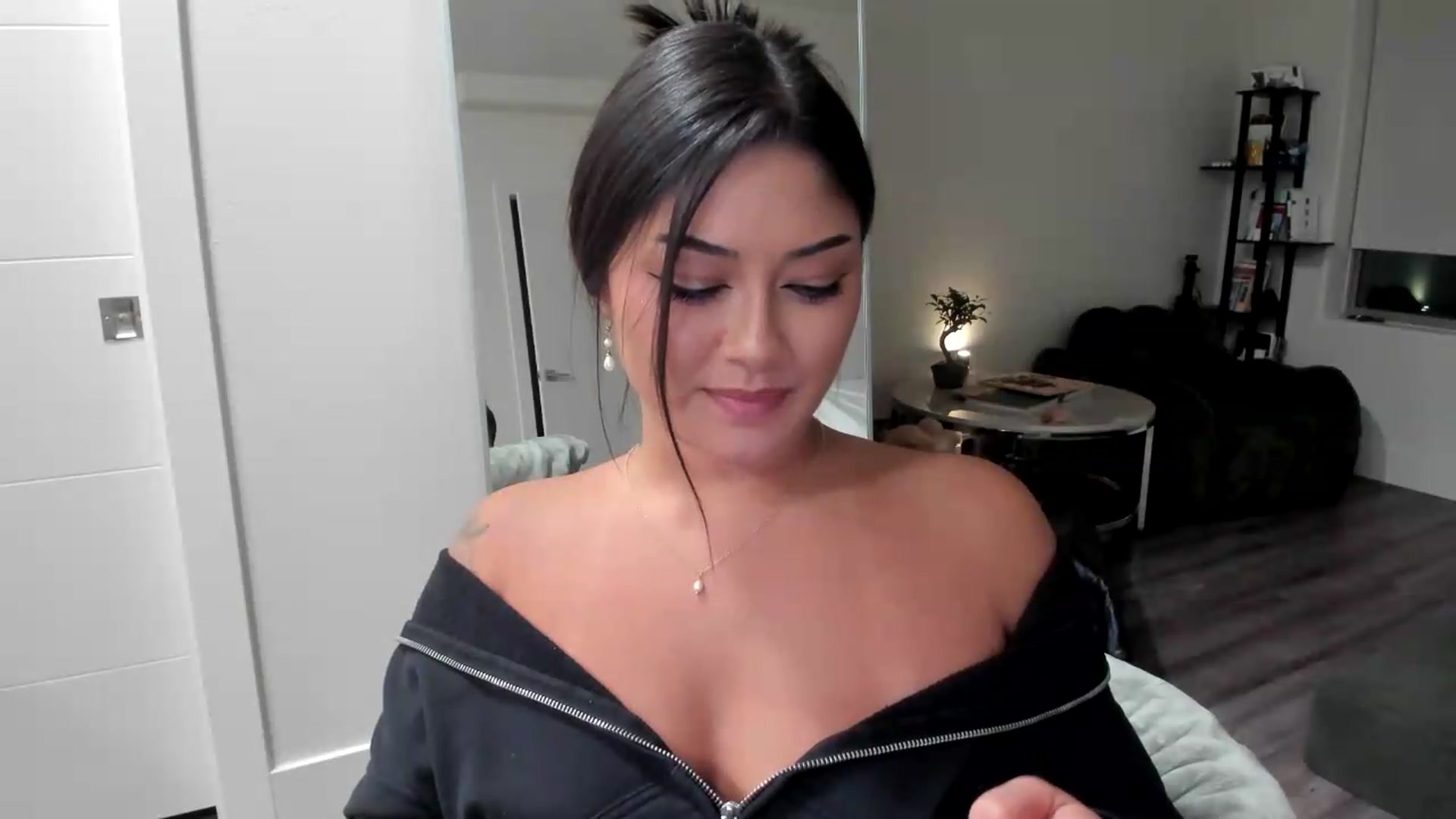 Gallery image thumbnail from YourGoddessLu's myfreecams stream on, 07/01/2026, 07:12 image 9 of 20