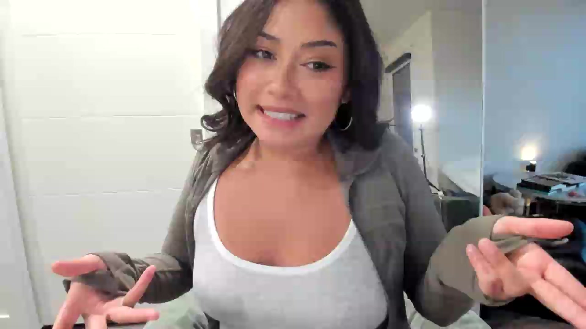 Gallery image thumbnail from YourGoddessLu's myfreecams stream on, 07/02/2026, 03:18 image 1 of 20