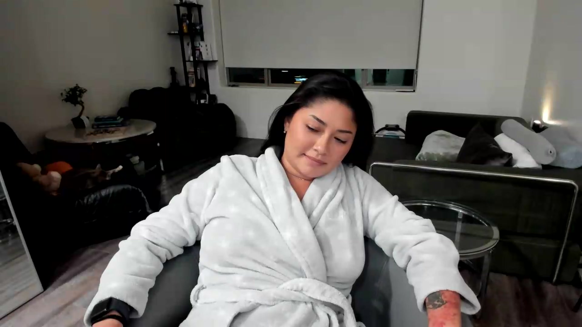 Gallery image thumbnail from YourGoddessLu's myfreecams stream on, 07/16/2026, 04:33 image 17 of 20