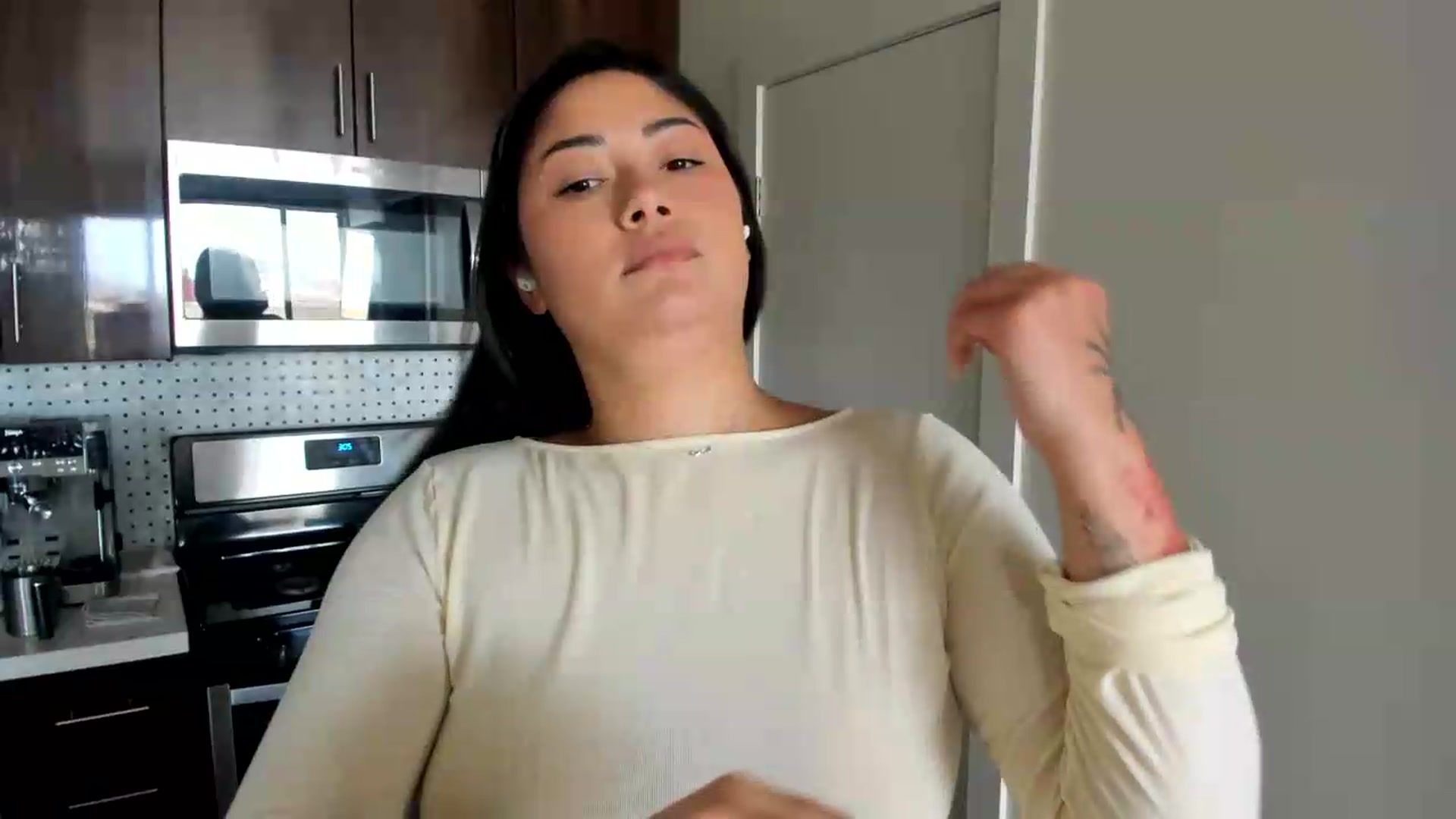 Gallery image thumbnail from YourGoddessLu's myfreecams stream on, 07/26/2026, 22:52 image 2 of 20