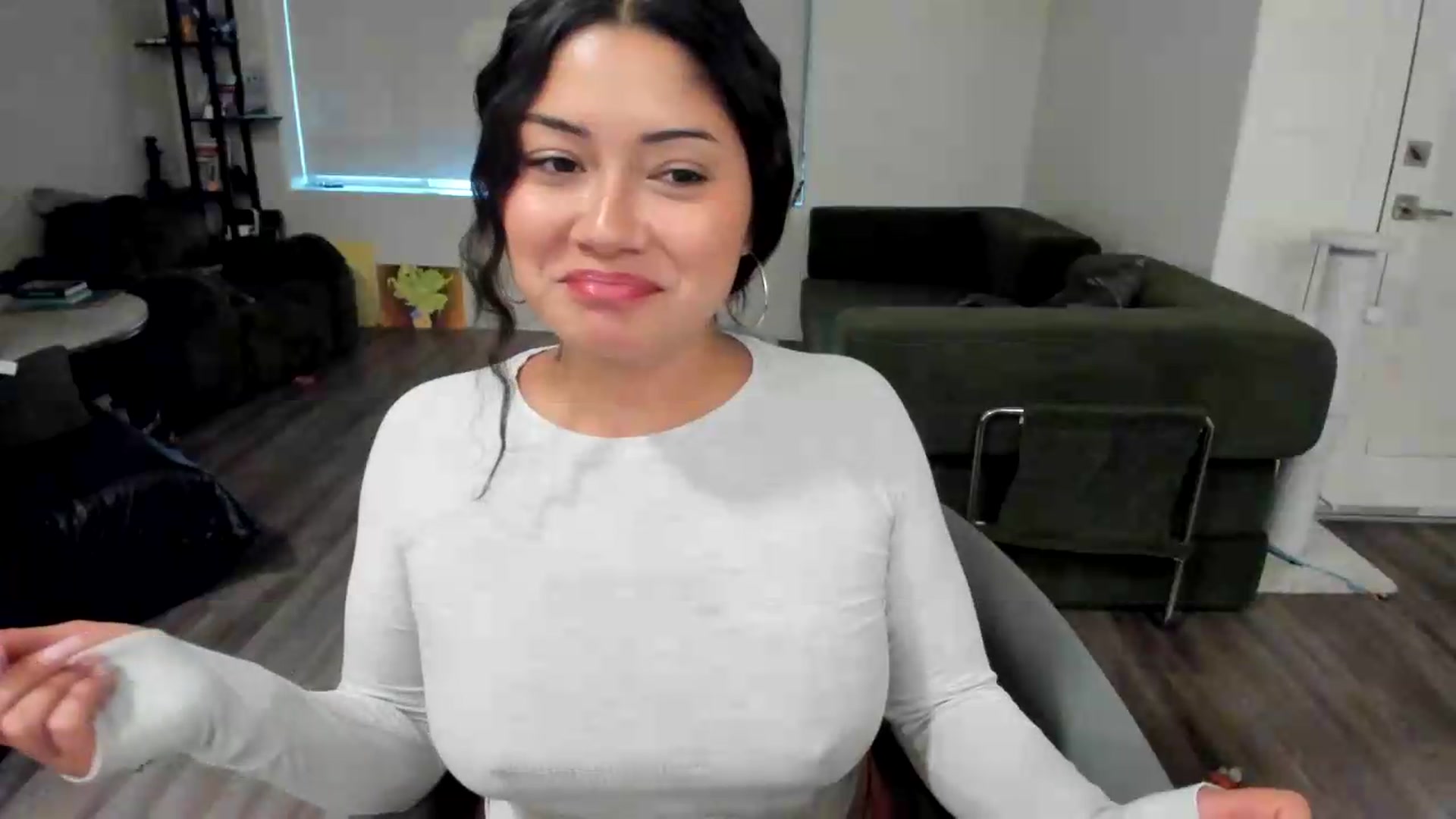 Gallery image thumbnail from YourGoddessLu's myfreecams stream on, 08/02/2026, 22:46 image 18 of 20