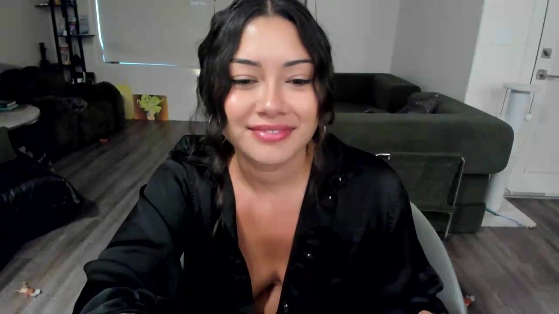 Gallery image thumbnail from YourGoddessLu's myfreecams stream on, 08/03/2026, 24:28 image 11 of 20