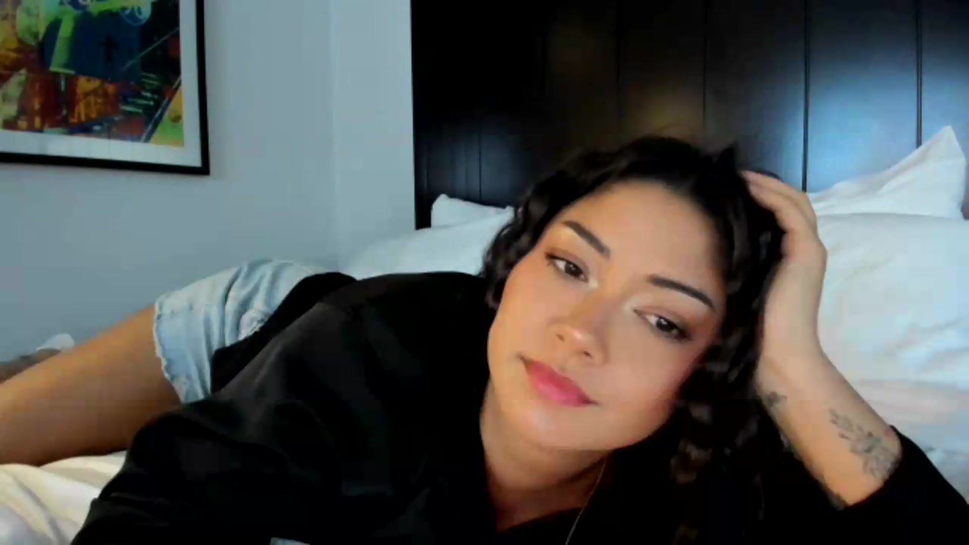 Gallery image thumbnail from YourGoddessLu's myfreecams stream on, 08/06/2026, 24:01 image 19 of 20