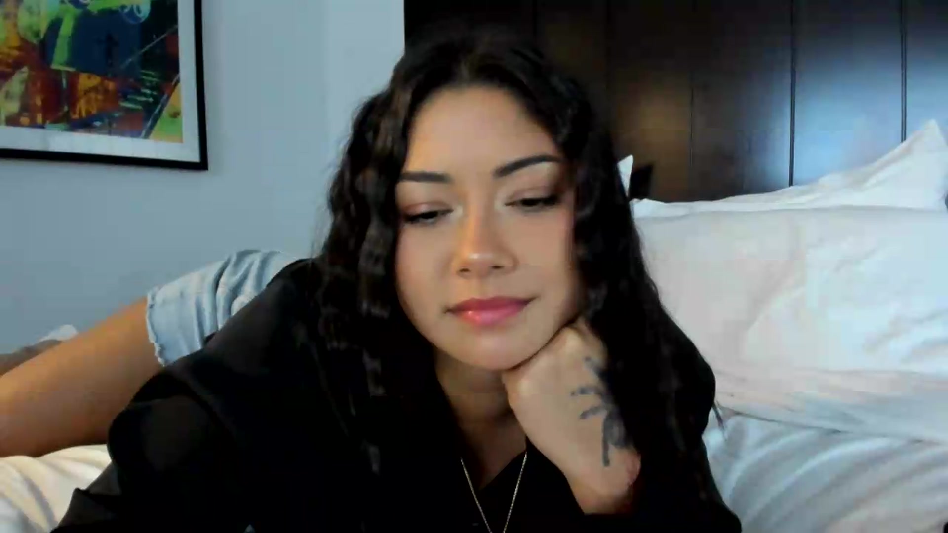 Gallery image thumbnail from YourGoddessLu's myfreecams stream on, 08/06/2026, 24:01 image 18 of 20