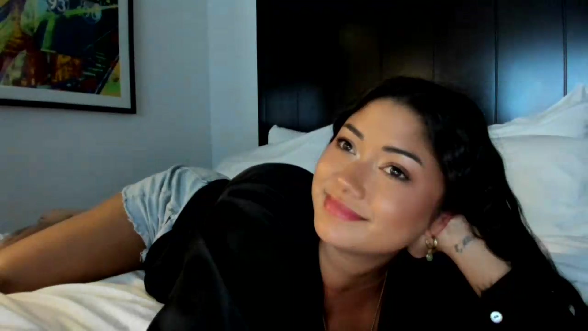 Gallery image thumbnail from YourGoddessLu's myfreecams stream on, 08/06/2026, 24:24 image 19 of 20