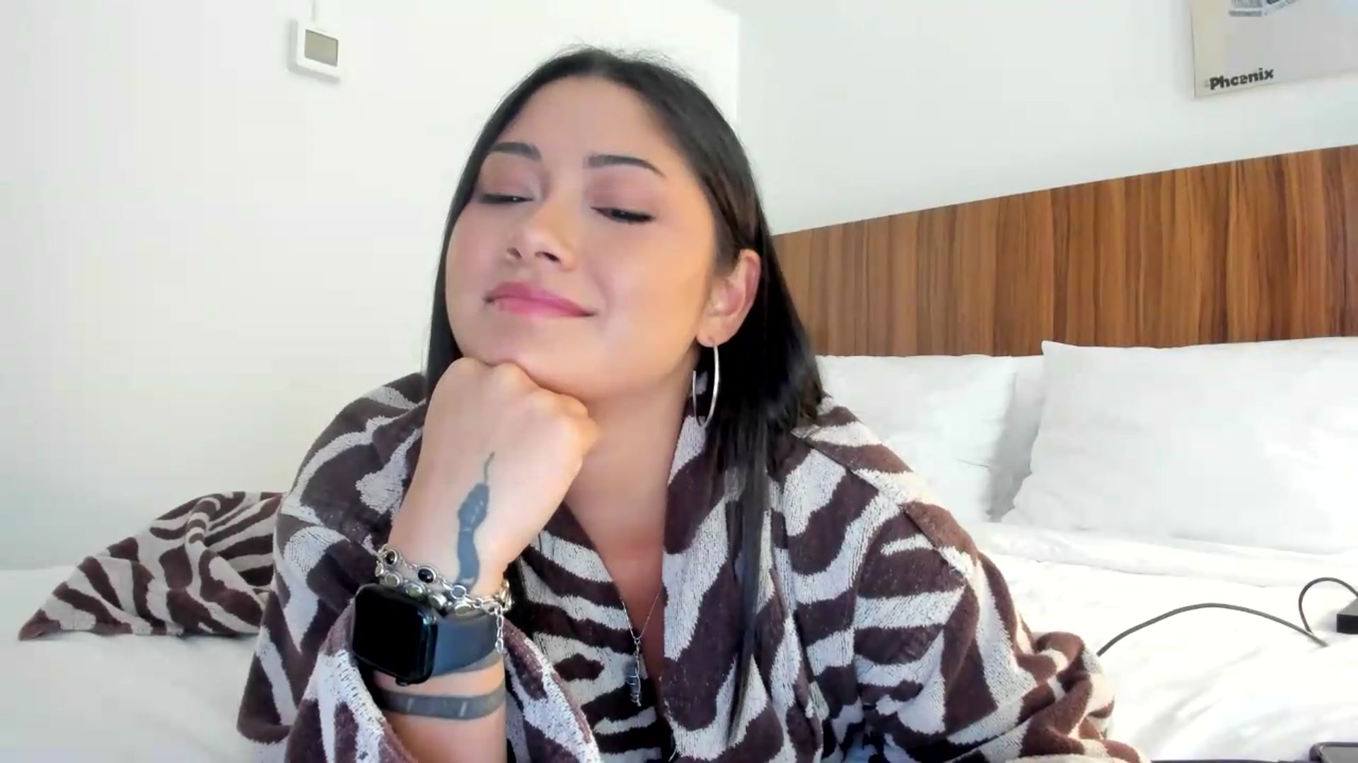 Gallery image thumbnail from YourGoddessLu's myfreecams stream on, 08/10/2026, 23:08 image 7 of 20