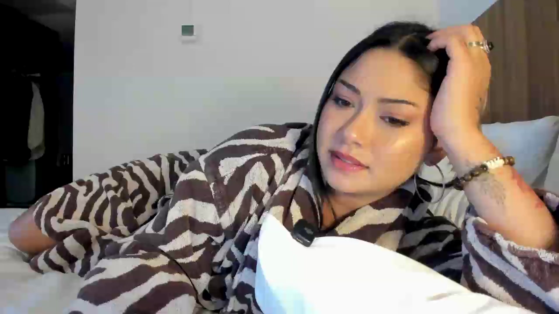 Gallery image thumbnail from YourGoddessLu's myfreecams stream on, 08/11/2026, 01:47 image 18 of 20