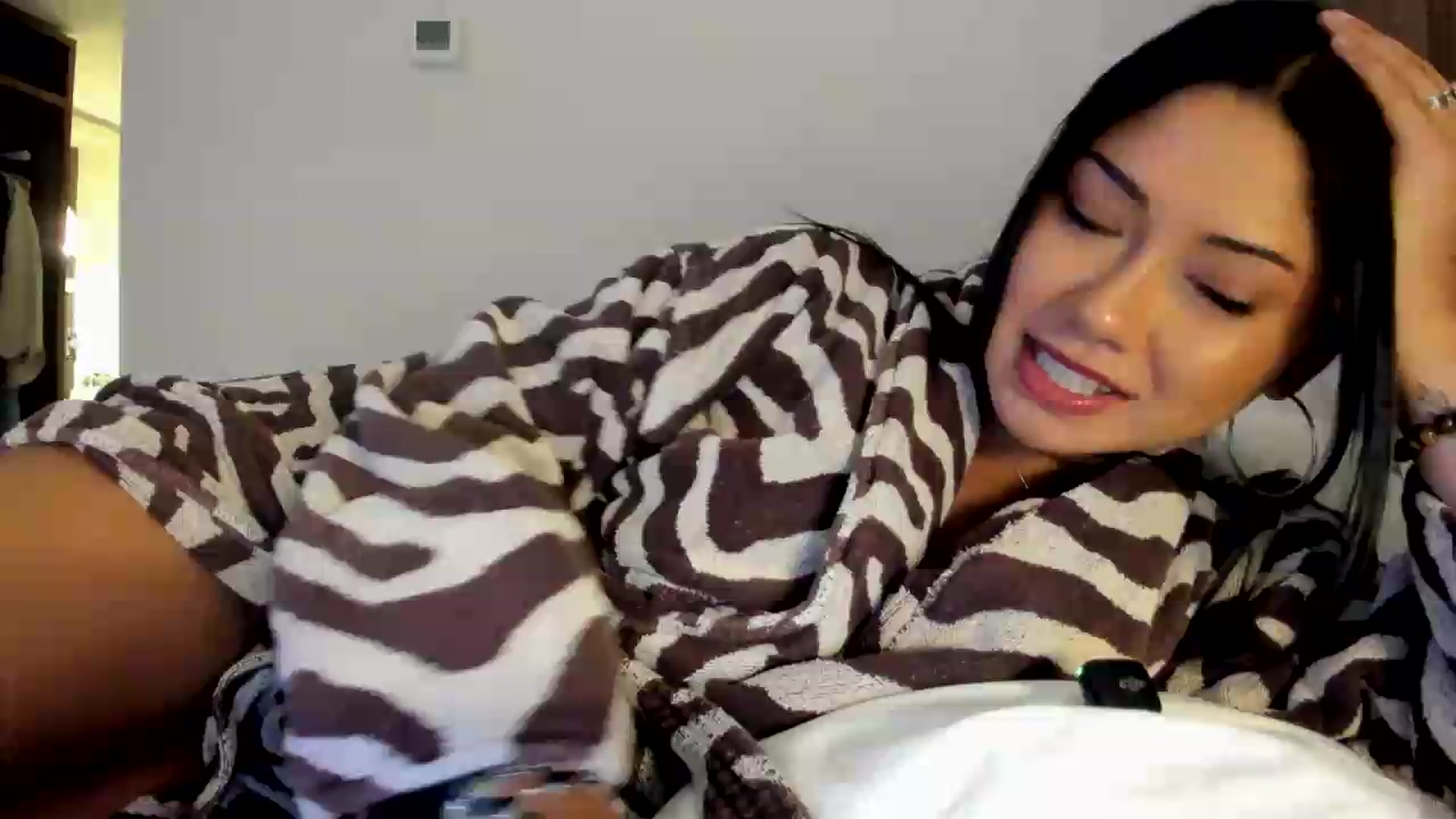 Gallery image thumbnail from YourGoddessLu's myfreecams stream on, 08/11/2026, 01:47 image 1 of 20