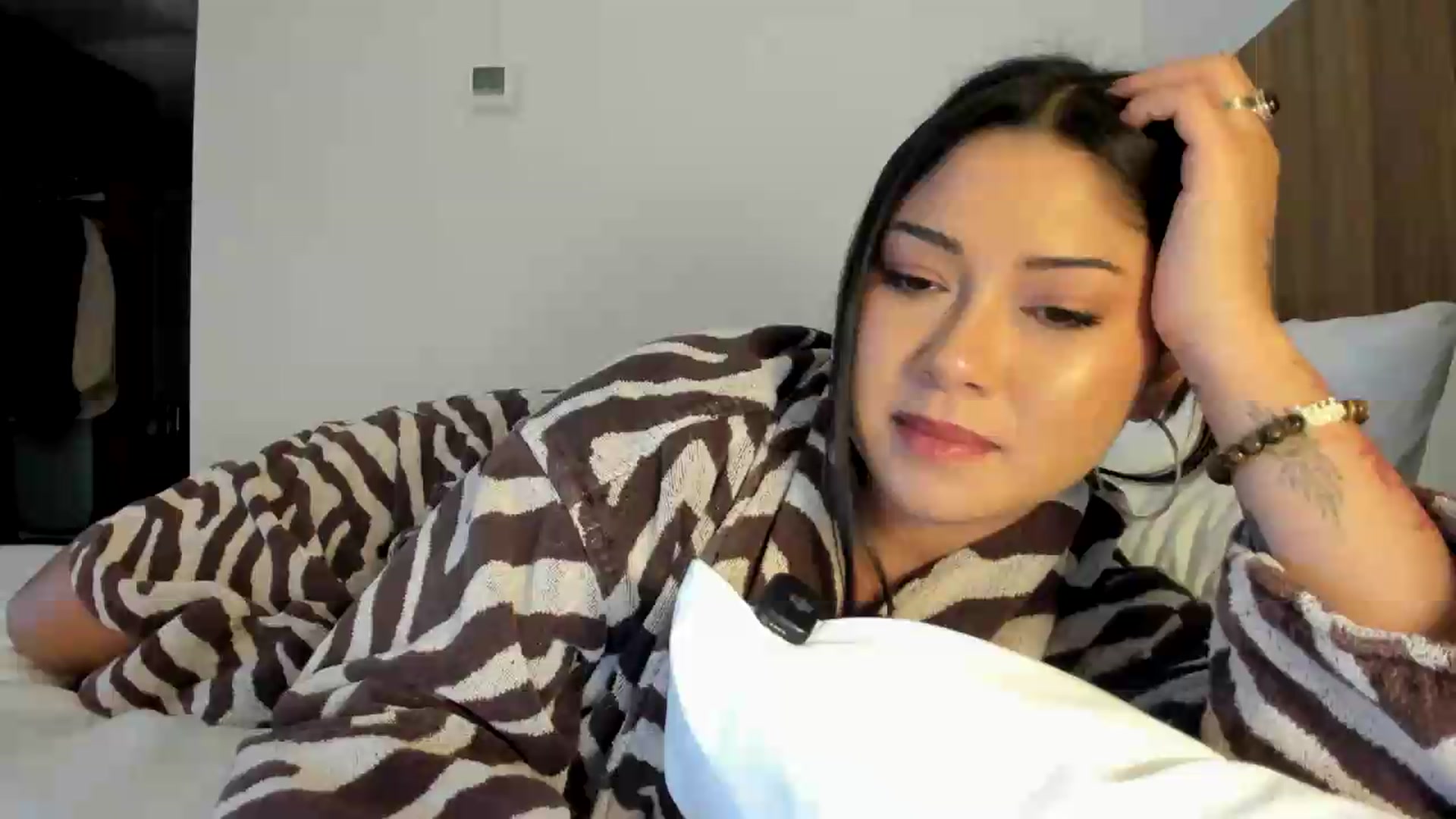 Gallery image thumbnail from YourGoddessLu's myfreecams stream on, 08/11/2026, 01:47 image 19 of 20