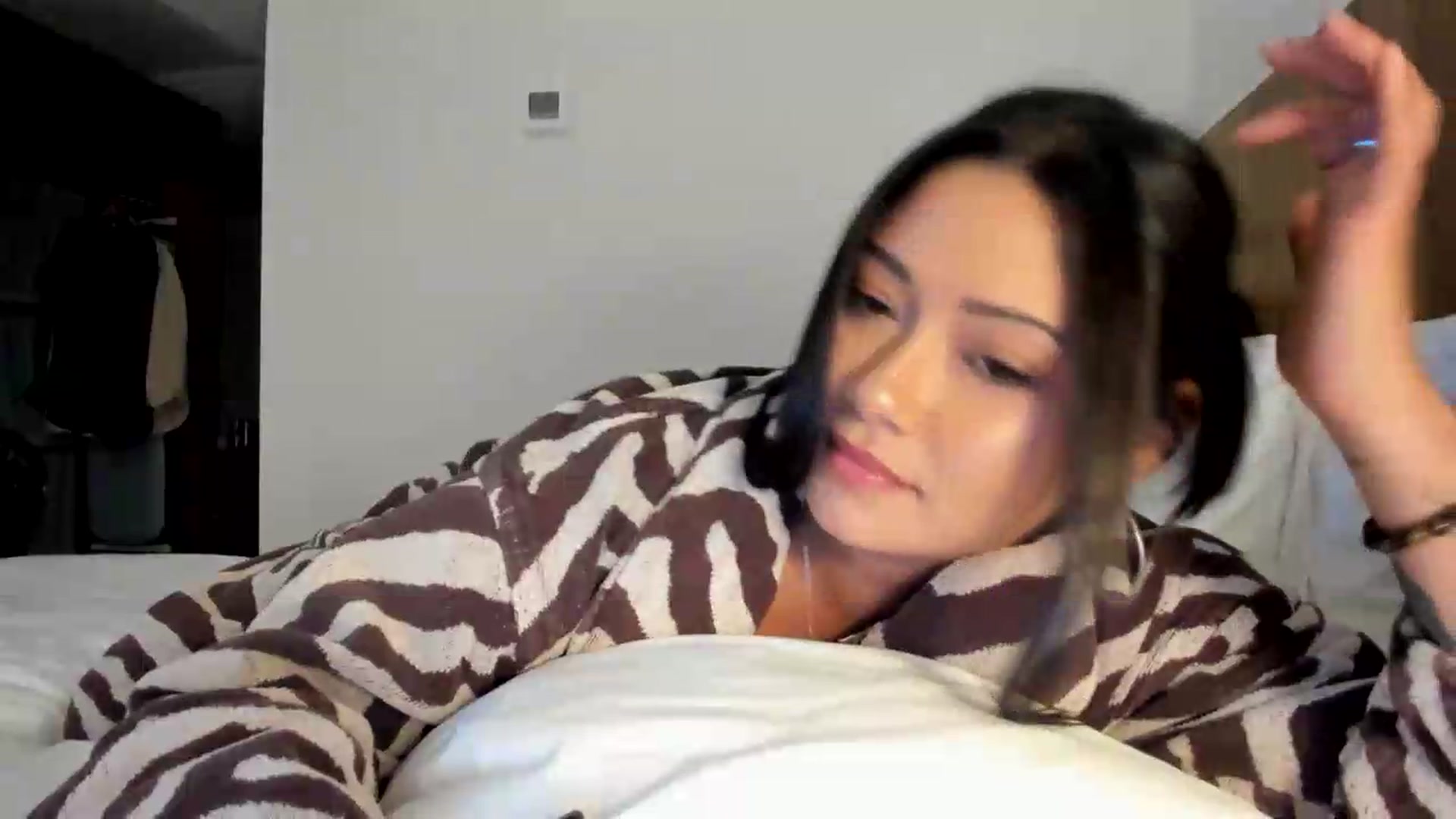 Gallery image thumbnail from YourGoddessLu's myfreecams stream on, 08/11/2026, 02:32 image 14 of 20