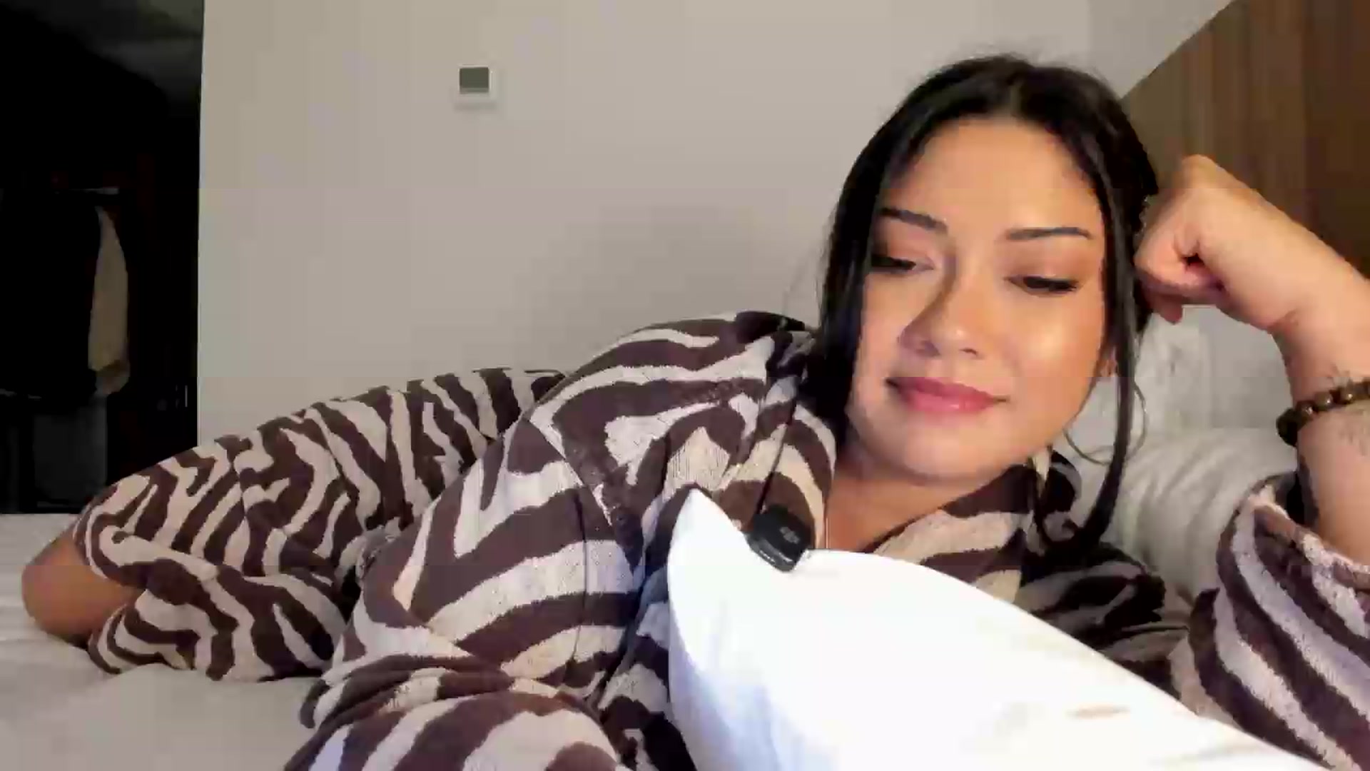 Gallery image thumbnail from YourGoddessLu's myfreecams stream on, 08/11/2026, 02:32 image 1 of 20