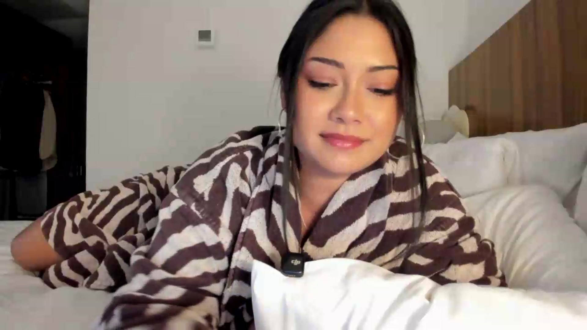 Gallery image thumbnail from YourGoddessLu's myfreecams stream on, 08/11/2026, 02:32 image 4 of 20