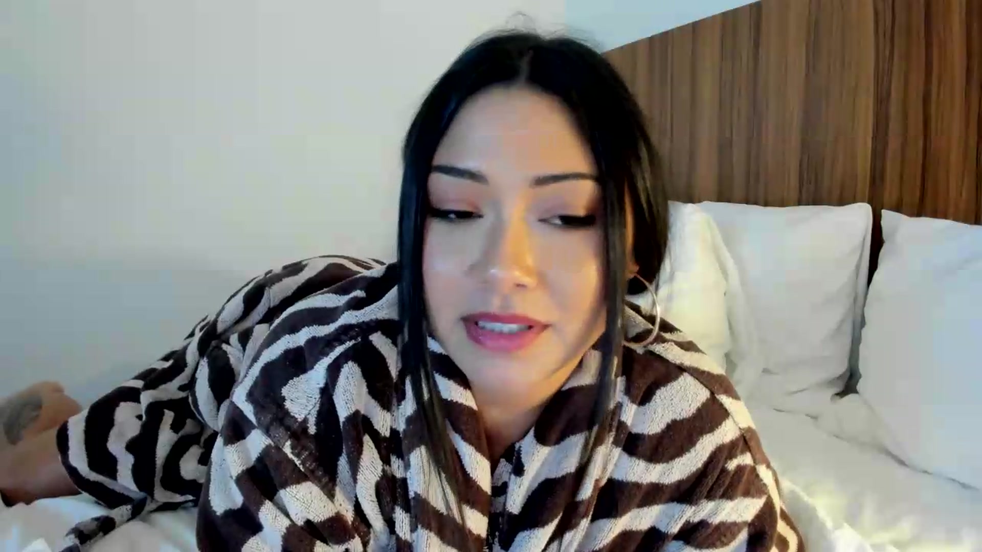 Gallery image thumbnail from YourGoddessLu's myfreecams stream on, 08/11/2026, 05:38 image 2 of 20