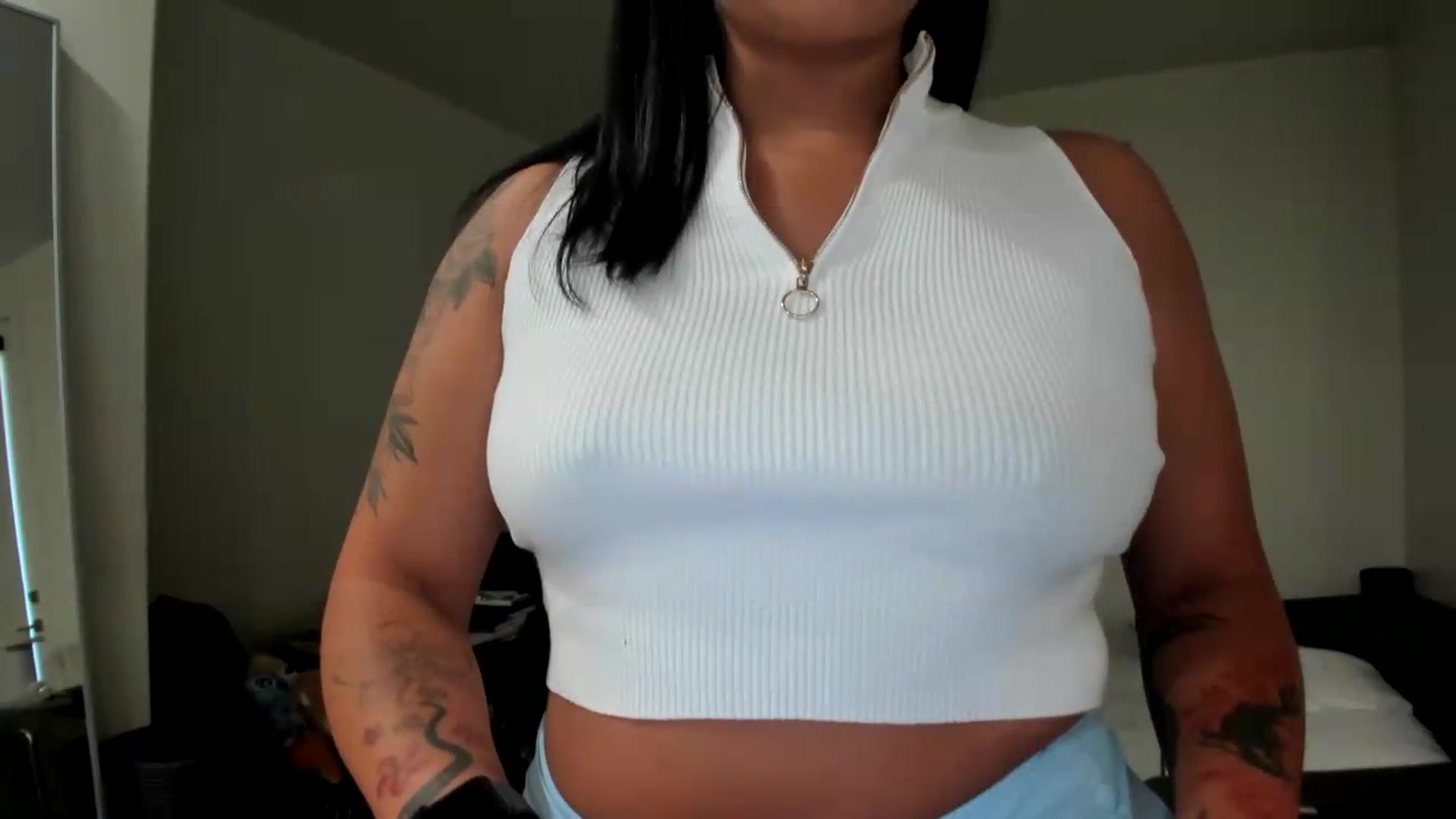 Gallery image thumbnail from YourGoddessLu's myfreecams stream on, 08/15/2026, 24:32 image 20 of 20