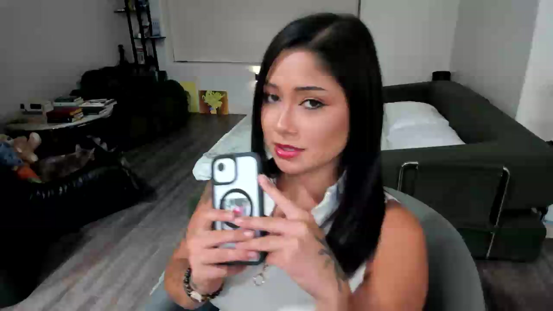 Gallery image thumbnail from YourGoddessLu's myfreecams stream on, 08/15/2026, 05:43 image 1 of 20