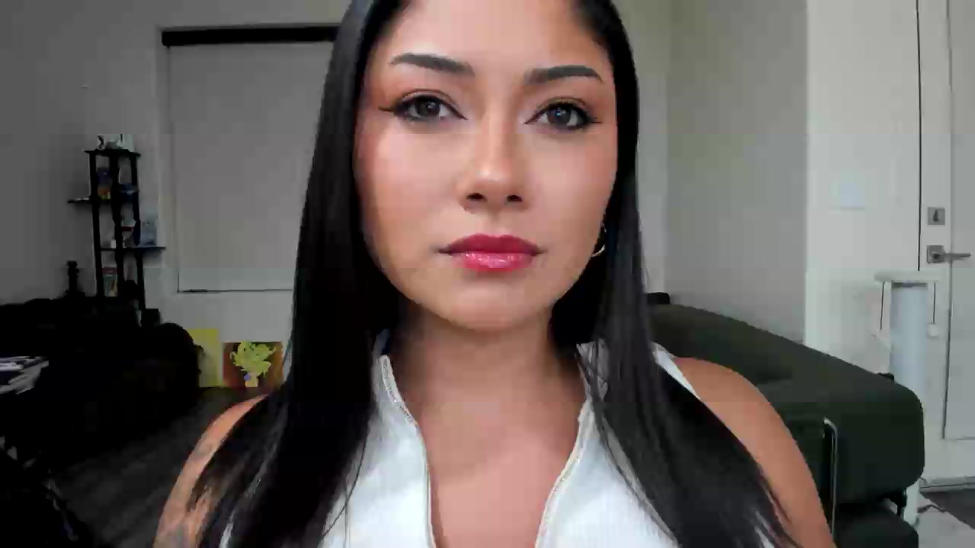 Gallery image thumbnail from YourGoddessLu's myfreecams stream on, 08/15/2026, 05:43 image 18 of 20